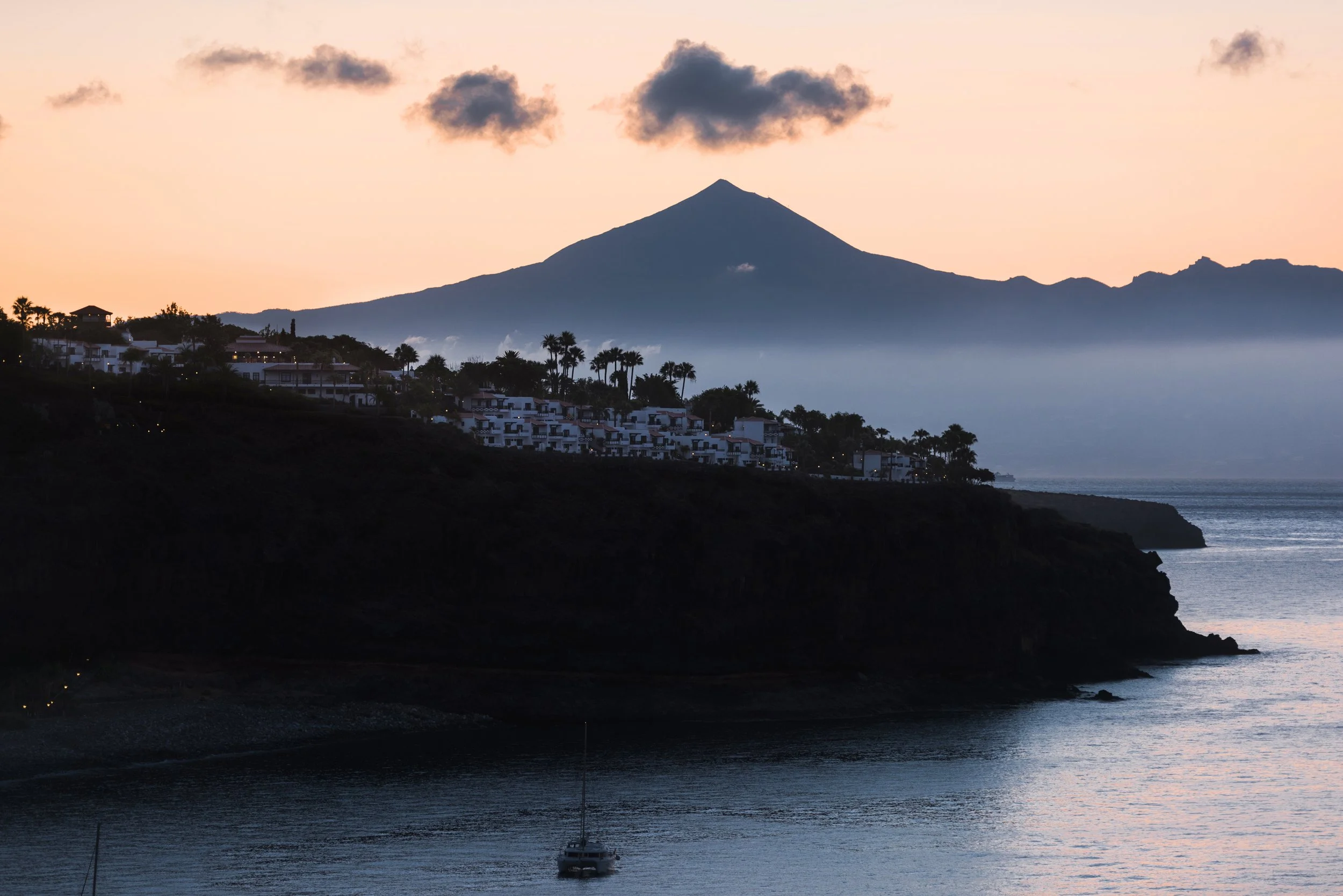 150623_J-Tye_STT_La_Gomera-2205_HOTEL JARDIN TECINA AND PLAYA SANTIAGO WITH TENERIFE BEHIND.jpg
