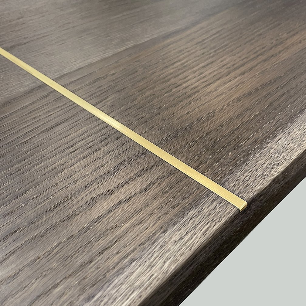 Oak table detail