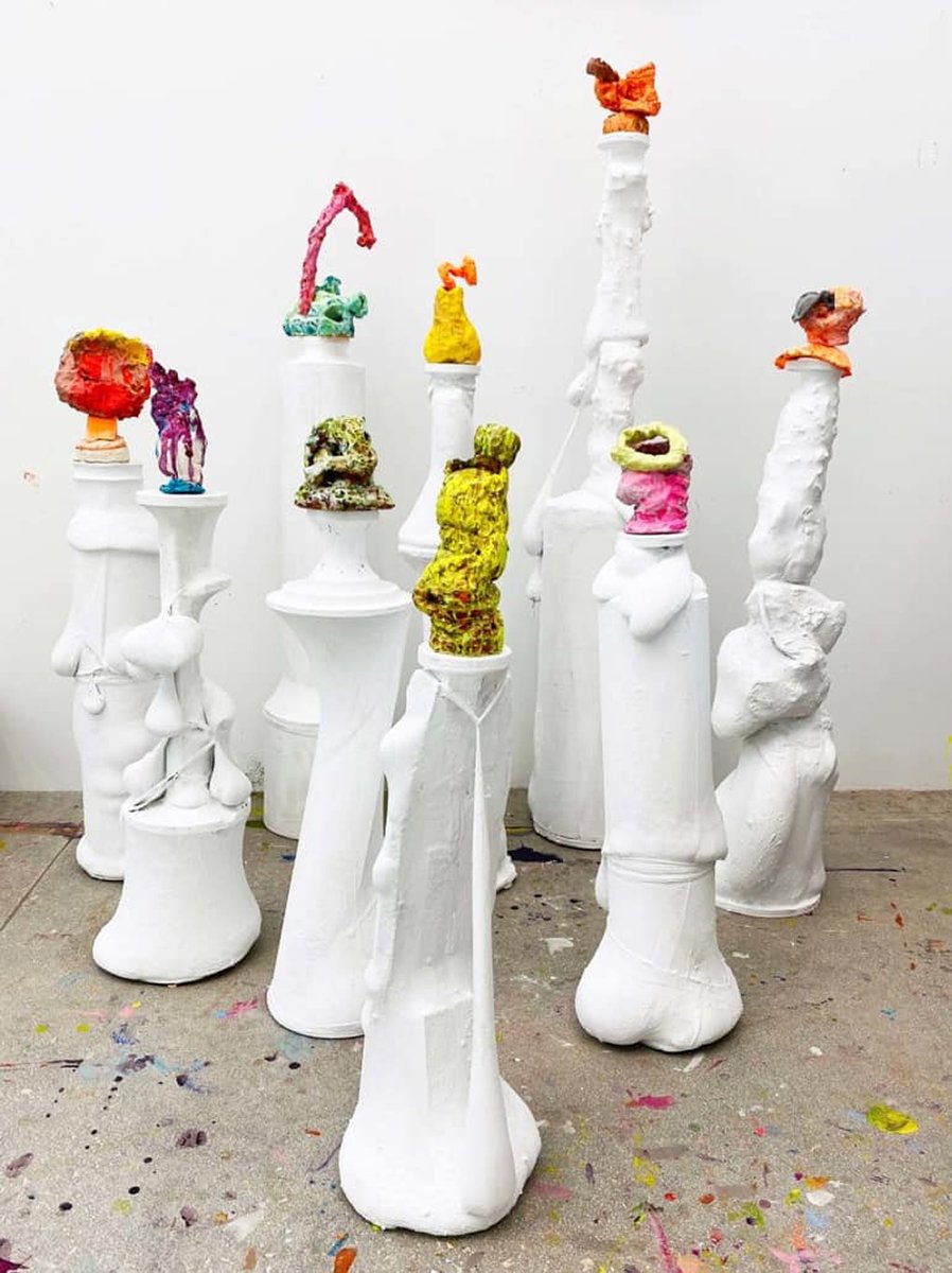 Blob pedestals for ceramics
