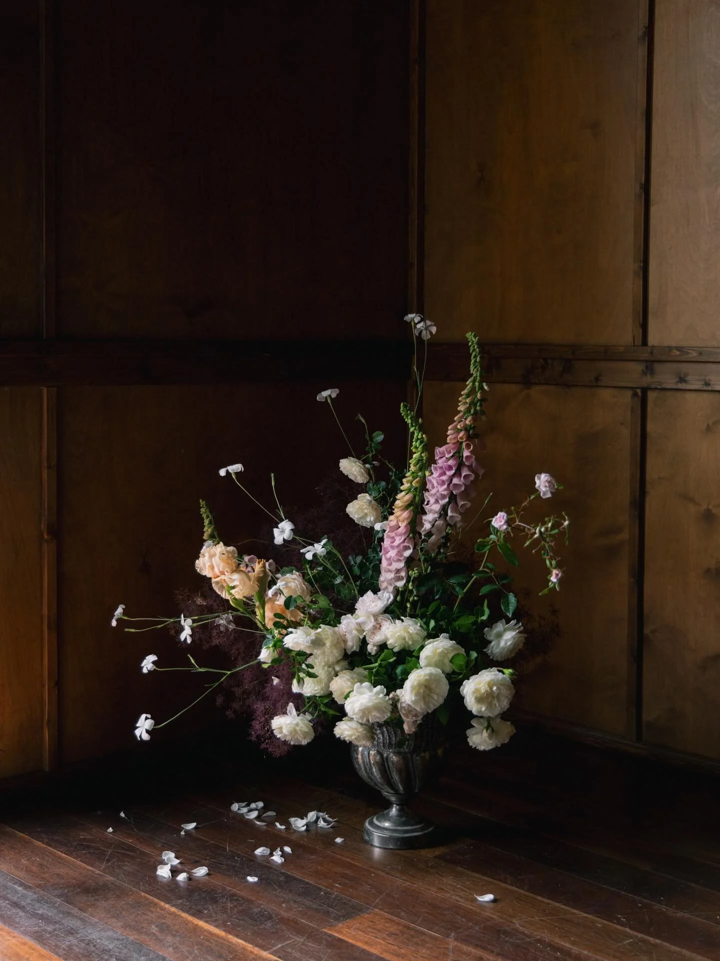 A little last minute, but we have a limited opening for a fully covered elopement shoot in London, France, or Italy this June or July. If that&rsquo;s you (or someone you know), send us your date, venue and a little bit about yourselves

Gorgeous flo