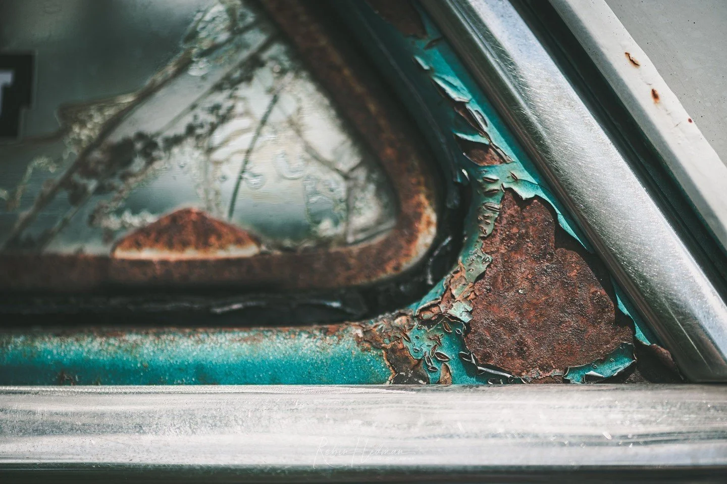 Recently found this beauty at a local car show. The allure of a weathered, yet functional, Chevrolet BelAir never disappoints. 😃
&bull;
&bull;
&bull;
&bull;
&bull;
#peelingpaint #ClassicCar #RusticBeauty #VintageCharm #TimelessDesign #AutomotiveHist