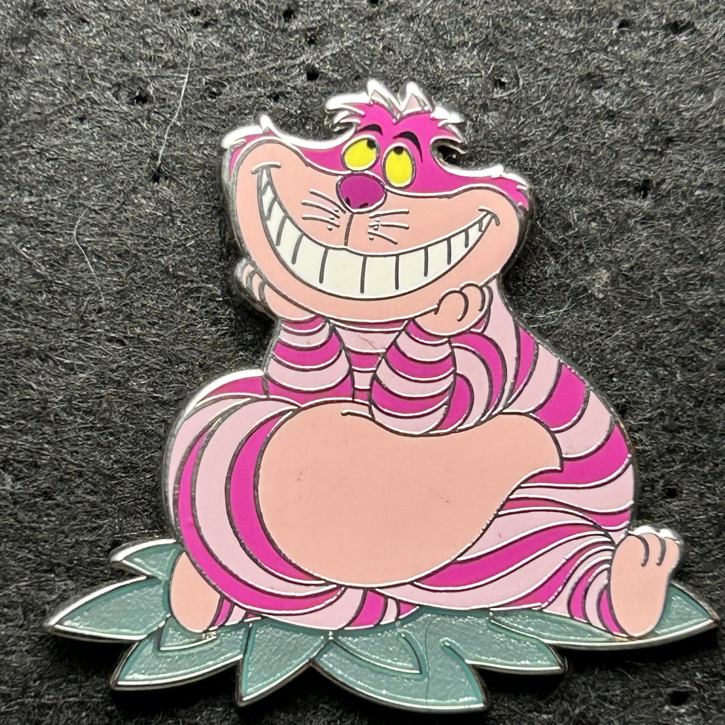 2024 - Cheshire Cat - Sitting on Leaves - Alice In Wonderland - Disney Pin