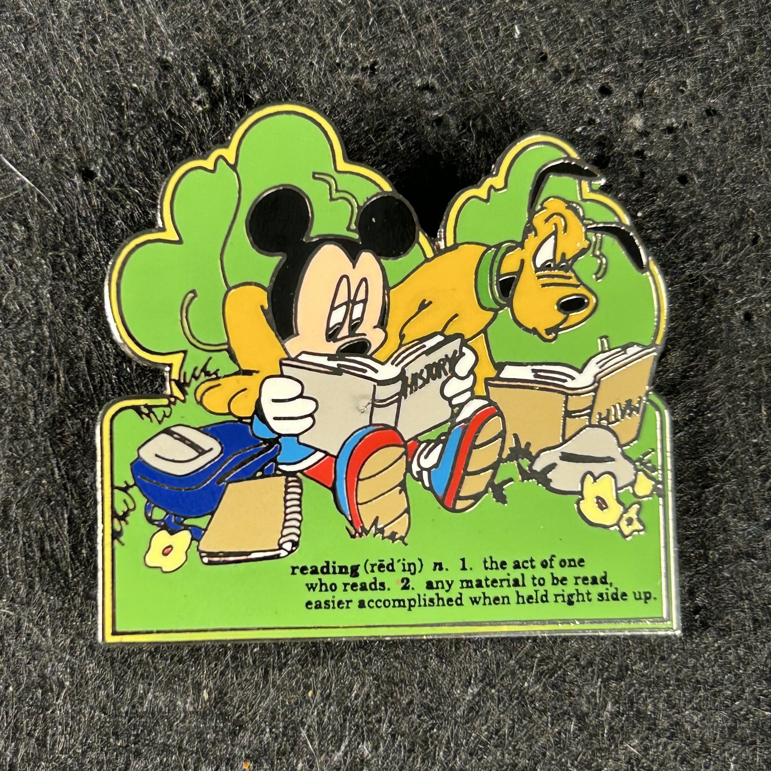 2001 - Mickey and Pluto - Reading - Back to School Series - DLR - Disney Pin