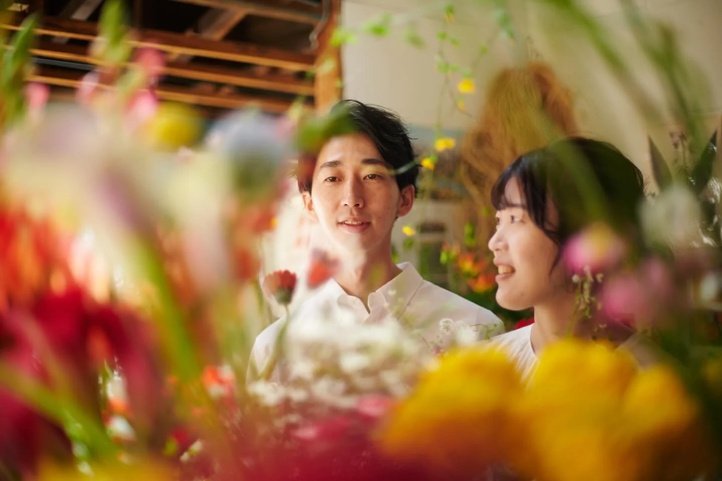 .
Wonderful shoot in March at the beginning of spring with this lovely couple! 
Thanks to @notflower___ for providing the beautiful natural accessories and location starting point with their incredible ever changing space of seasonal flowers and aest