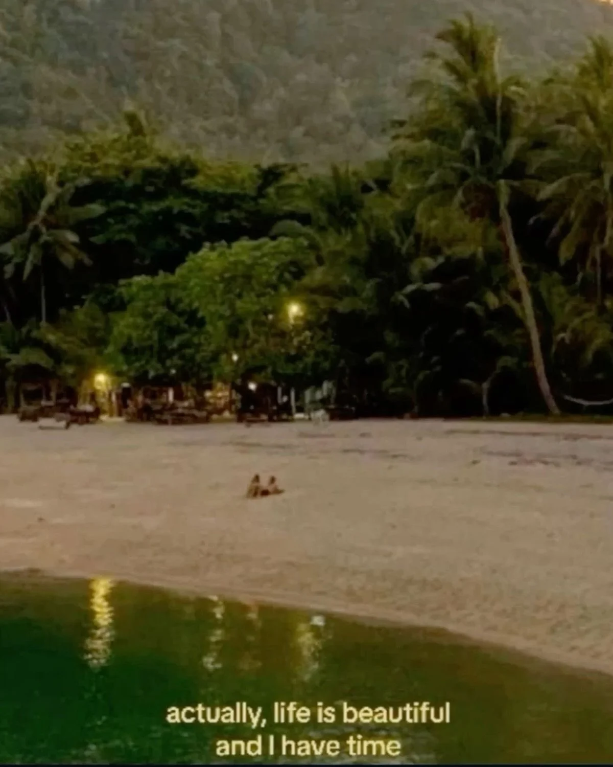 Some island 🌴 ocean 🌊 moods for your 2026 💫
Less noise, more presence.
More water, more warmth.
Toward a life that feels grounding.
Love Segara 💕