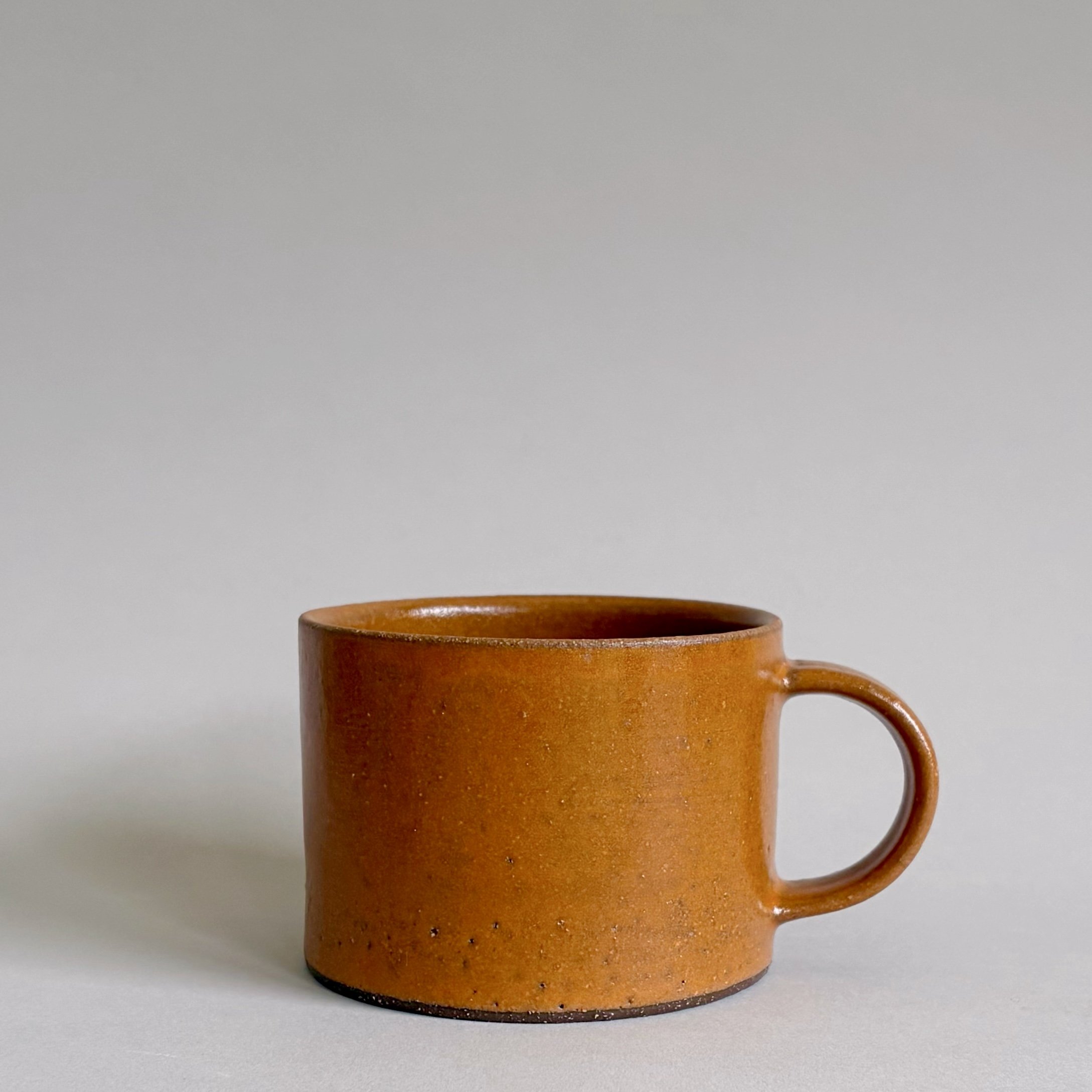 Short mug in ginger