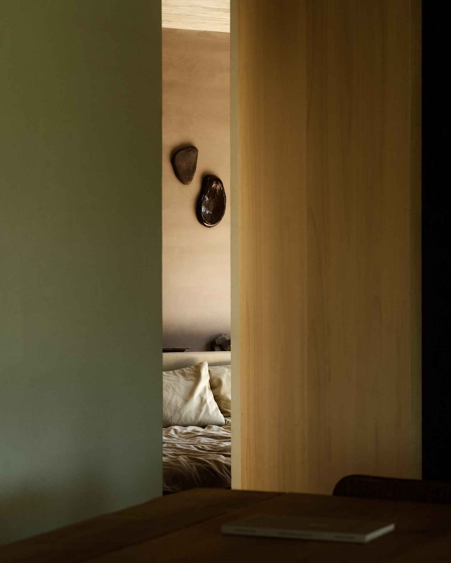 A quiet passage, a glimpse into stillness &mdash; where form and light speak softly.

Works by @jessy.vandurme at @canaserra_melides , part of the Poetics of Material and Space exhibition presented by @sanaecollective

Pictures by @piet.albert.goetha