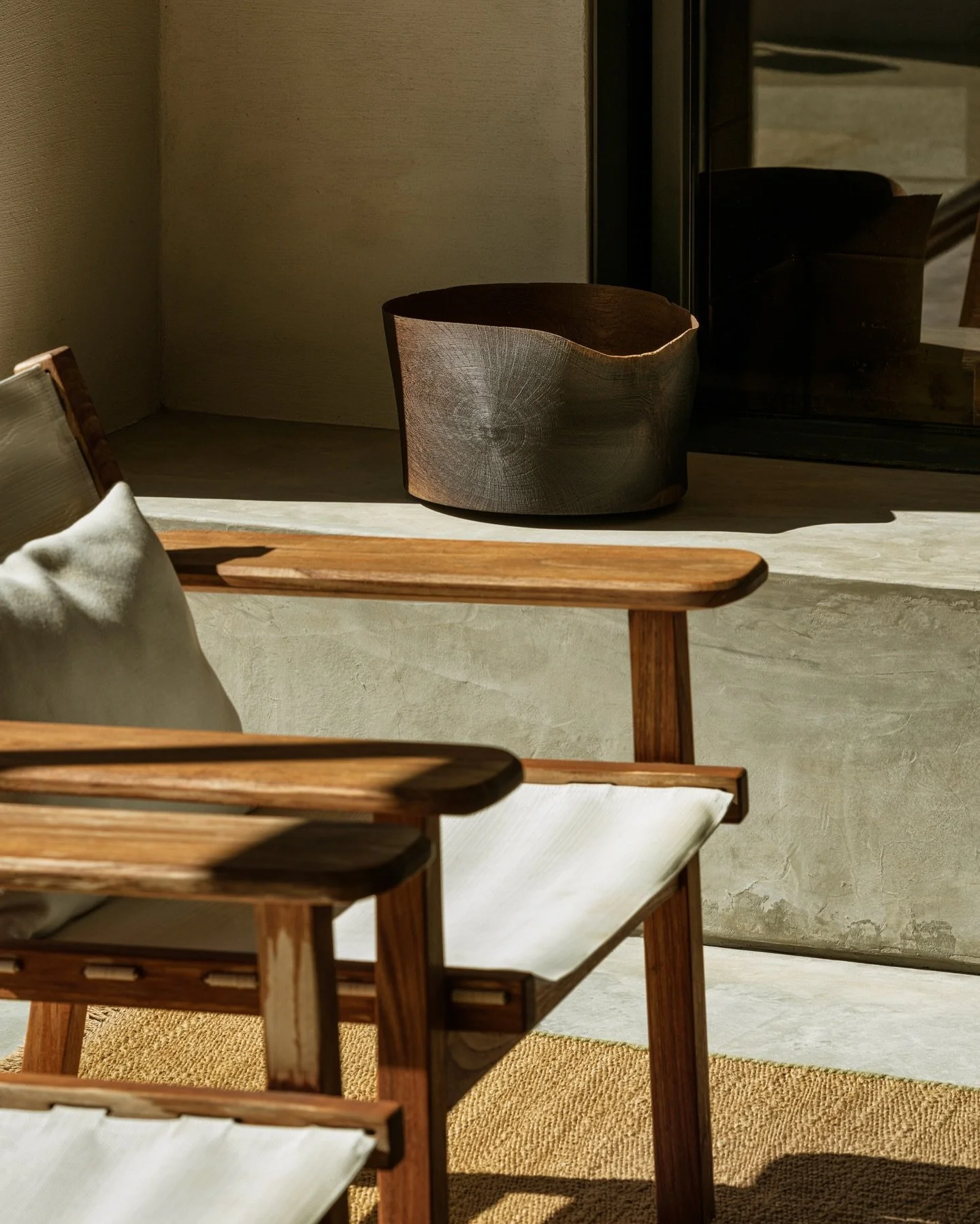 Where the grain of wood meets the stillness of stone and shadow. This piece by @moss_studio_be , on view at @canaserra_melides, reflects the poetics of material and space &mdash; an invitation to observe how nature continues its gentle conversation w