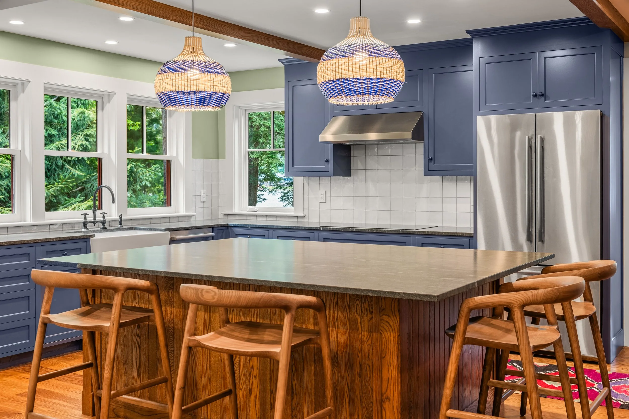 New kitchen and that white oak on the flooring, island, and beams pops!

Interiors: DPF Design
Cabs: D&amp;D Millwork
Carpentry: Us
Stone &amp; tile: @barretilestone 
Floors: Brown&rsquo;s
Plumbing &amp; electrical: Gray&rsquo;s
Paint: Fortunati
Plas