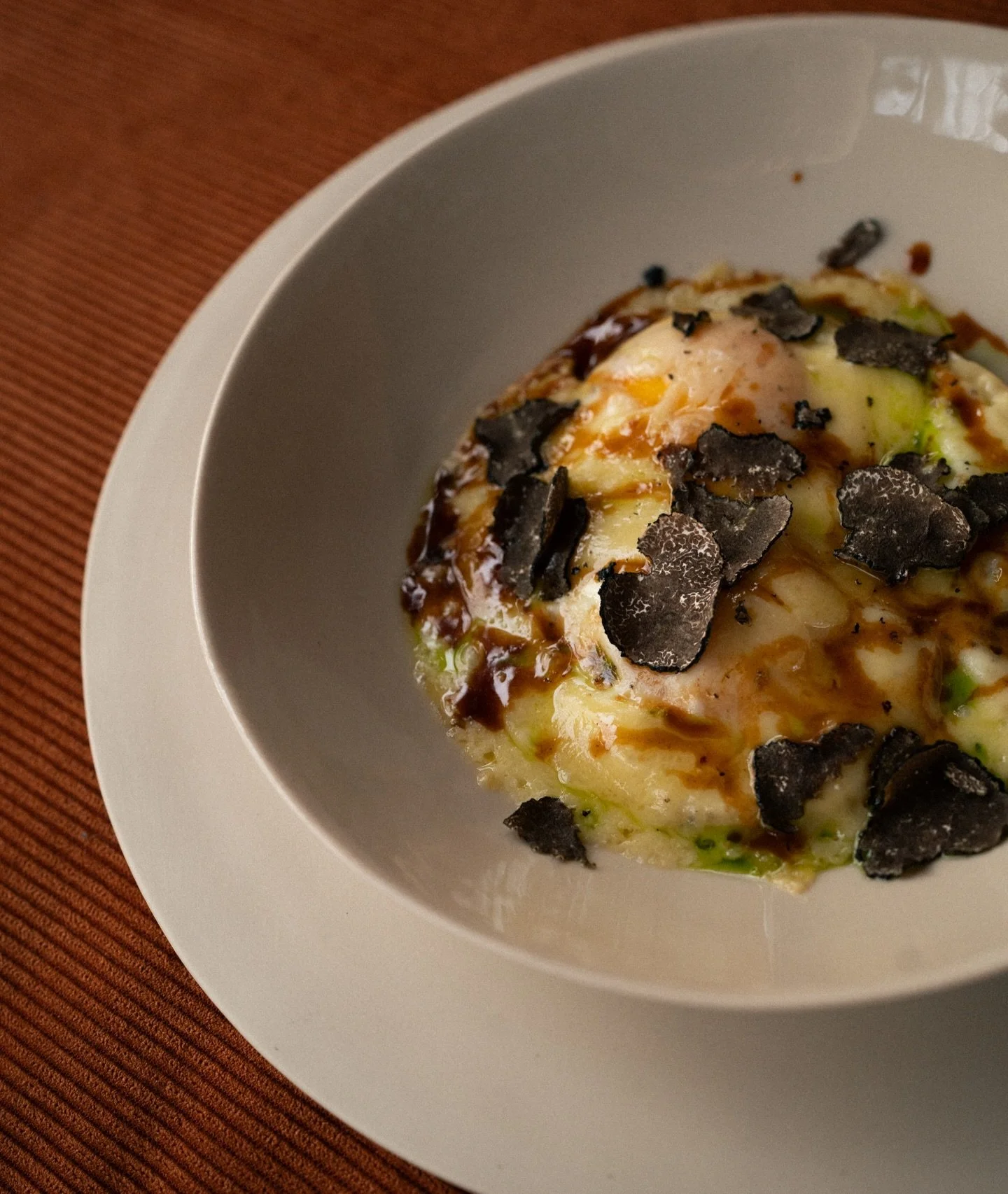 Uovo fritto / 
not you usual egg

uovo fritto, comt&egrave;, jus di vitello

soft inside, strong attitude.