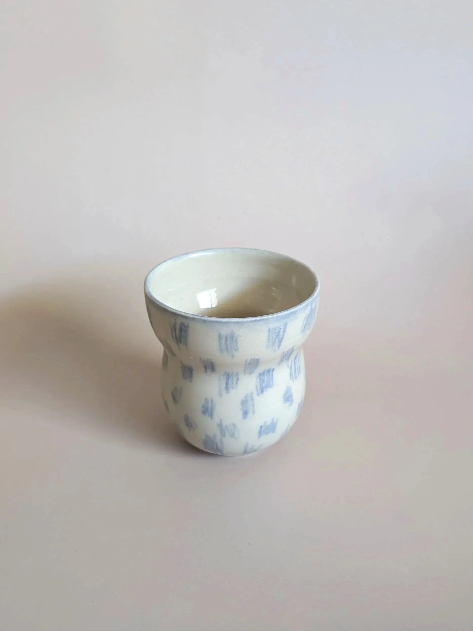 Muffin Top Cup in blue pencil detail