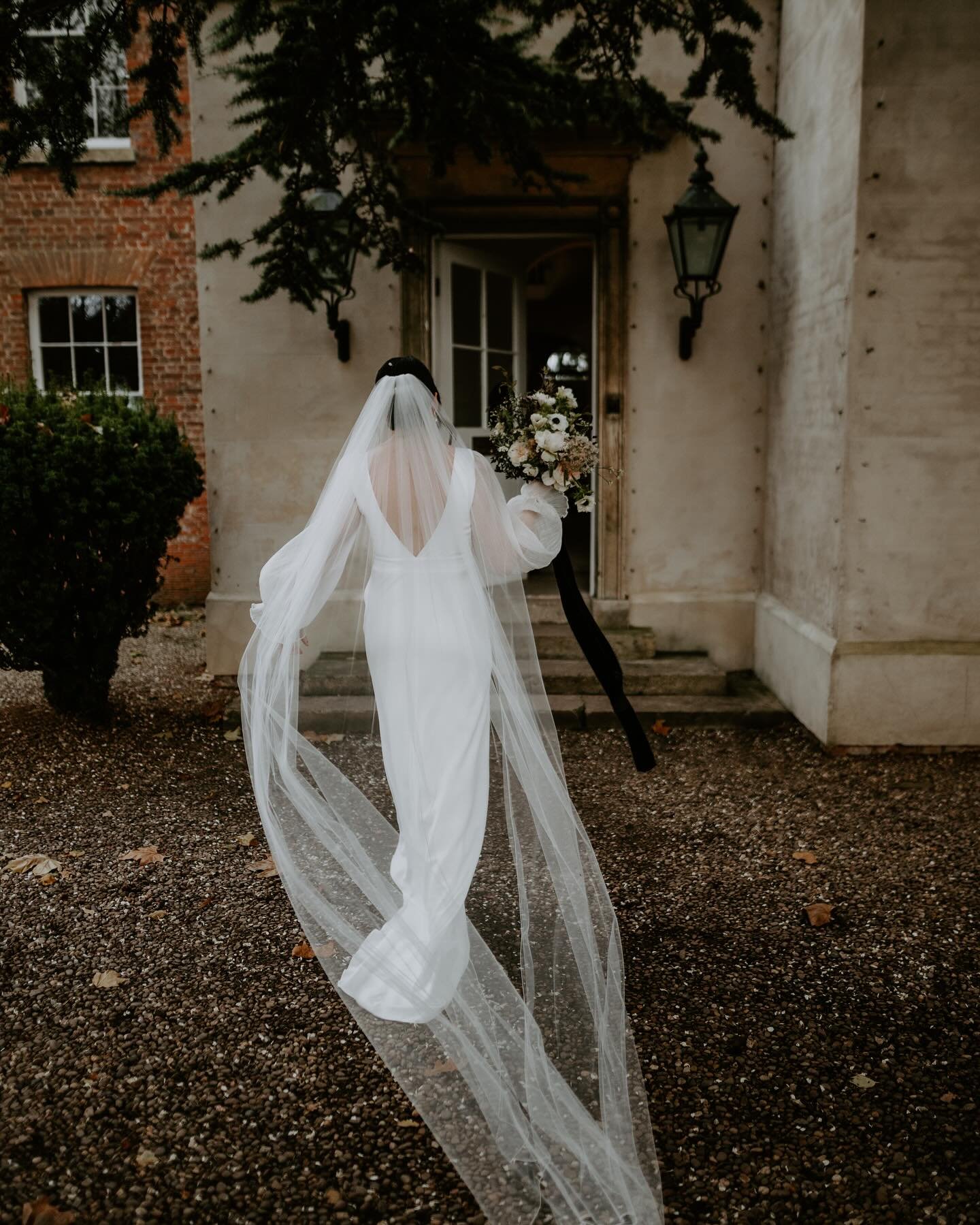 V E I L S // 🤍

Girls I&rsquo;ve got to say, veils are THE perfect accessory to your dress

I was lucky enough to be given two veils as wedding gifts for my wedding (yes I was VERY spoilt!)
One was a wedding present from the lovely ladies @cicilybri