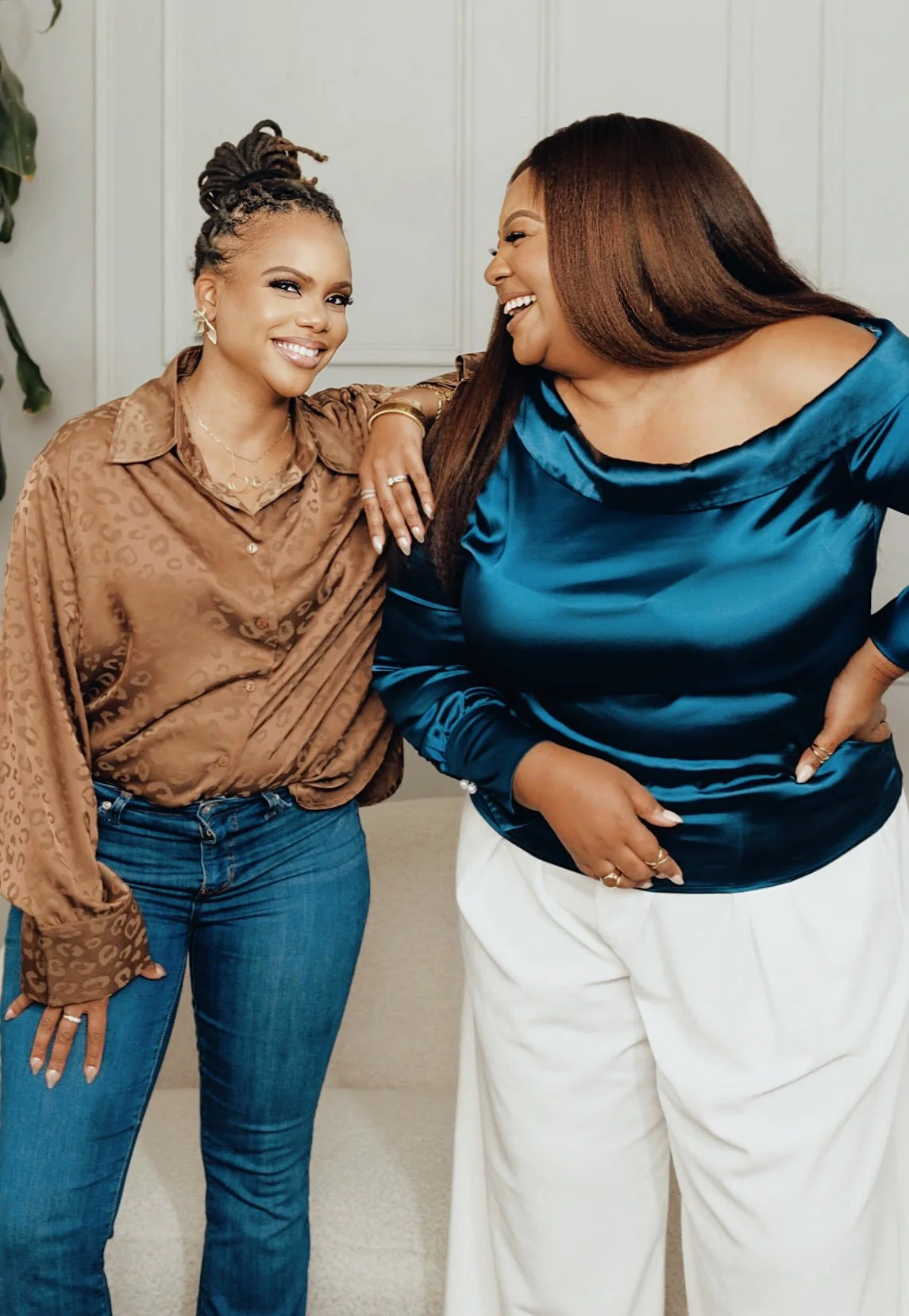 Miranda and Jessica, founders of Therapist Bestie, supporting therapists with marketing clarity