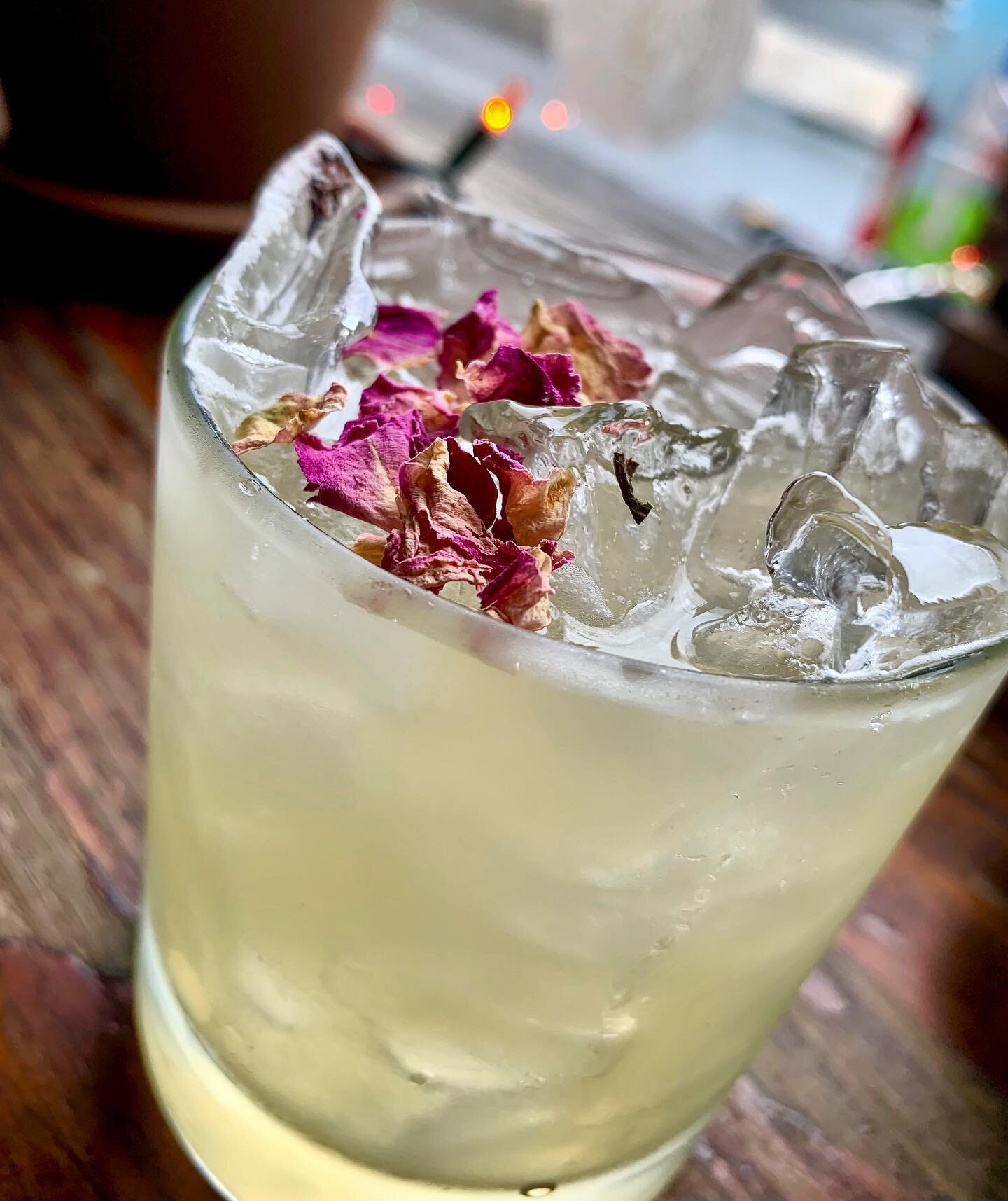 With All Due Respect🌹Vanilla vodka, orange liqueur, rosewater, lemon. Pretty and refreshing on this muggy day. ✨ #royaltavern #eastpassyunk #queenvillage #craftcocktails #drinkphilly