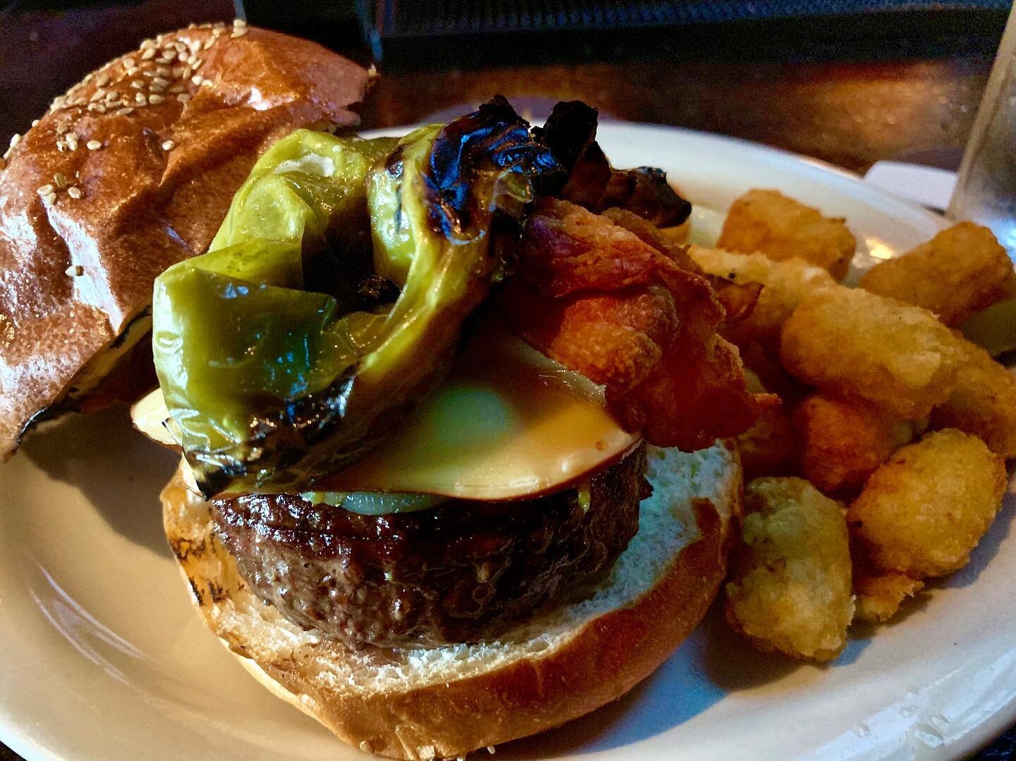 We call it The Best Burger for a reason 🤩 #royaltavern #queenvillage #eastpassyunk