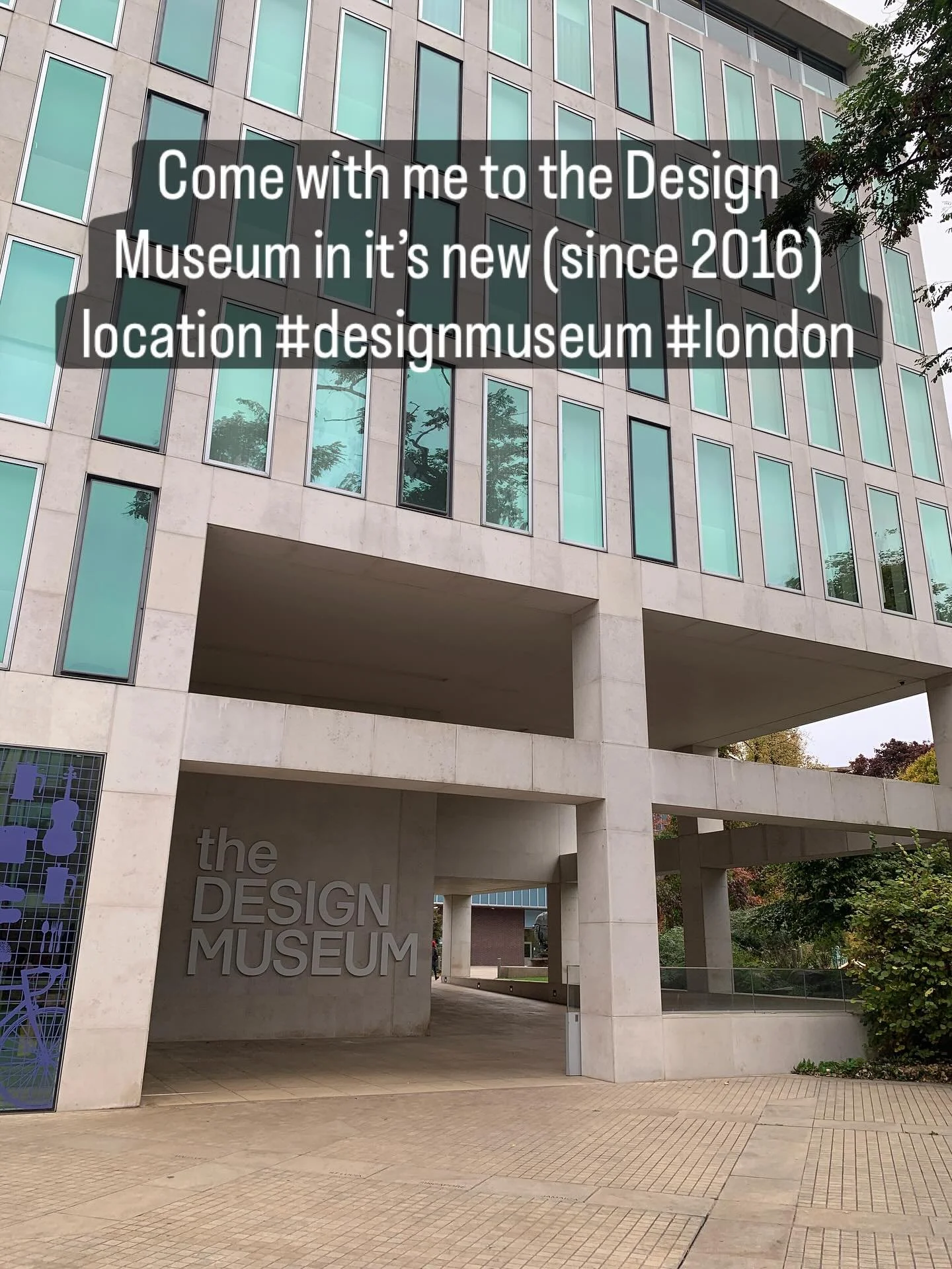 Looking back to my London trip last week. I took the time to visit the Design Museum in its new (since 2016) location in Kensington. I love that Halifax-born architect John Pawson designed the building. 
Design museum, Design Museum London, John Paw