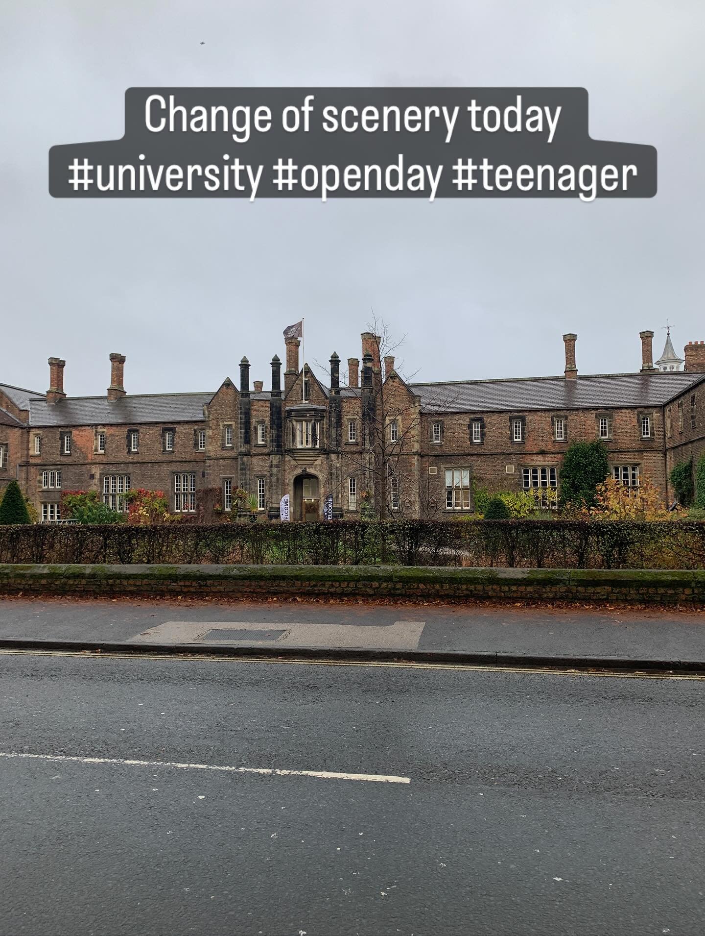 Change of scenery today. Visiting York St John&rsquo;s University with my teenage daughter. 

Beautiful university quadrant, and lots of modern buildings. The two most recently developed buildings are carbon neutral 👍🌳🌳🌳