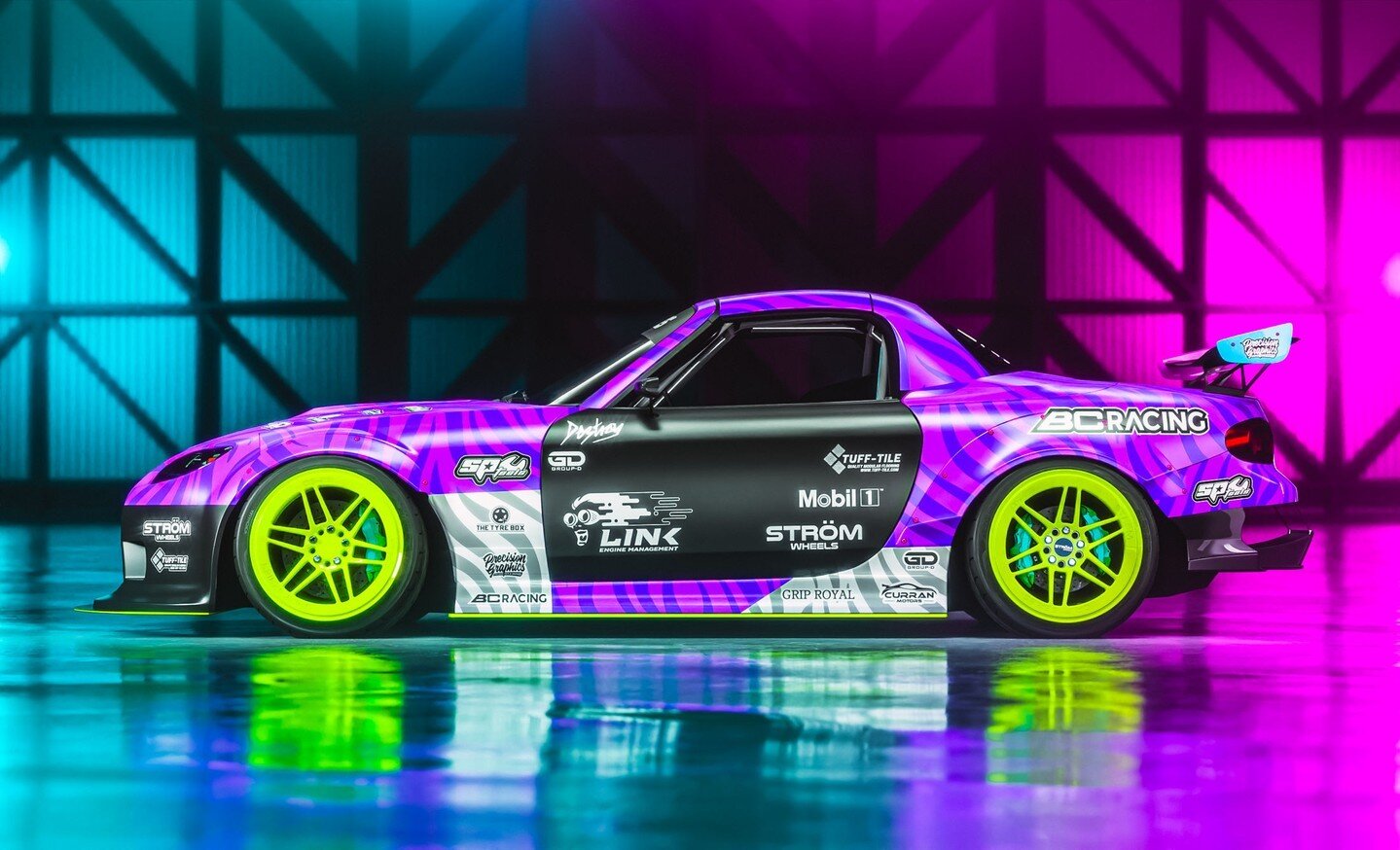 Here's my design of the @driftgames.life MX-5, driven by @josh_driftgames! It was also lent out to @colletedavis for the @thelzworldtour 😊

If you want a glimpse into the process, the last three renders are what it looked like in the beginning , but