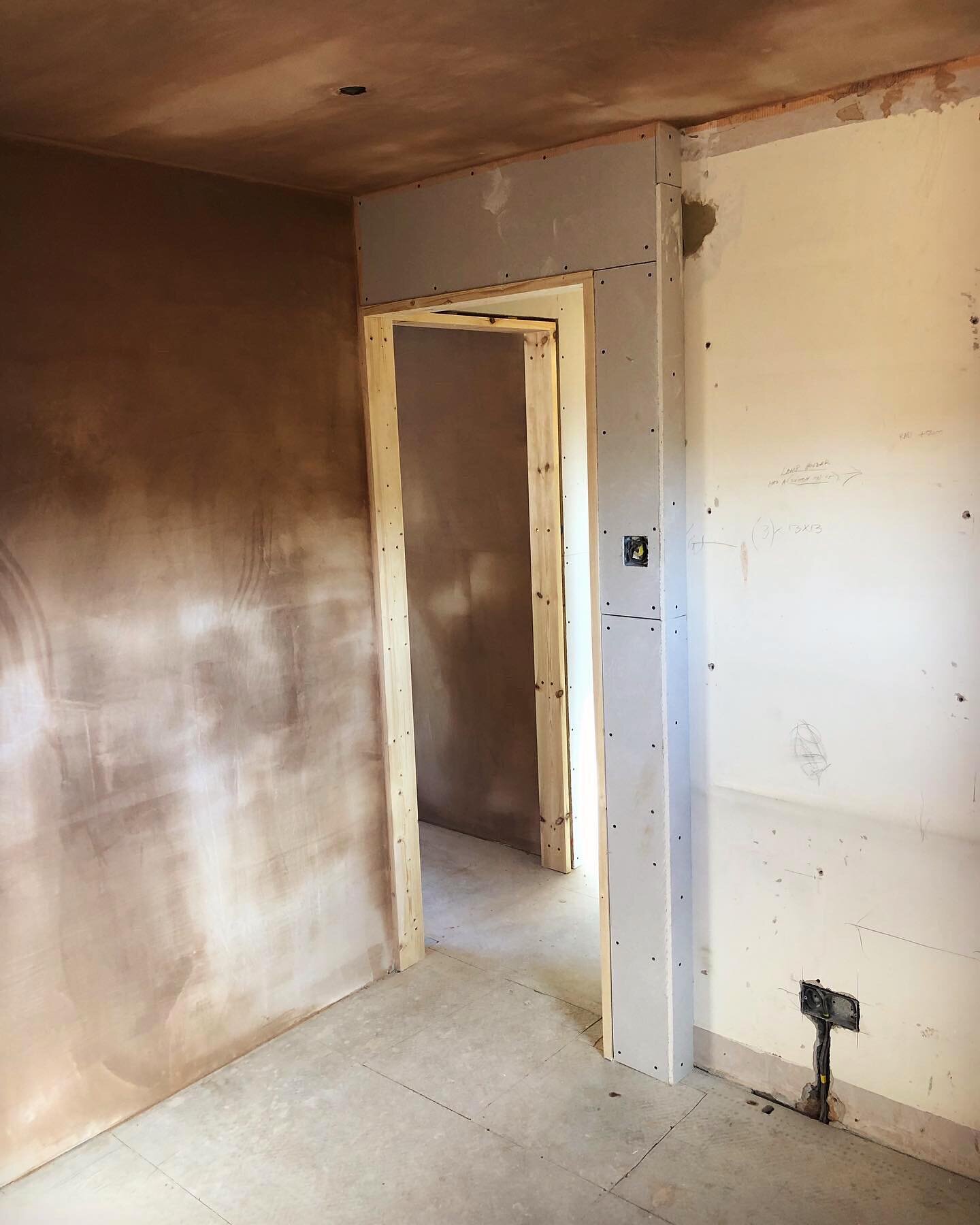 HMO project coming along fast.  Old walls removed✅ceilings over boarded ✅ New walls up ✅and plaster is going on. We&rsquo;re Smashing it 💪🏼 @exetercarpentrysolutions #carpentry #carpenter #builder #hmo #renovation #construction #plastering #sandrca