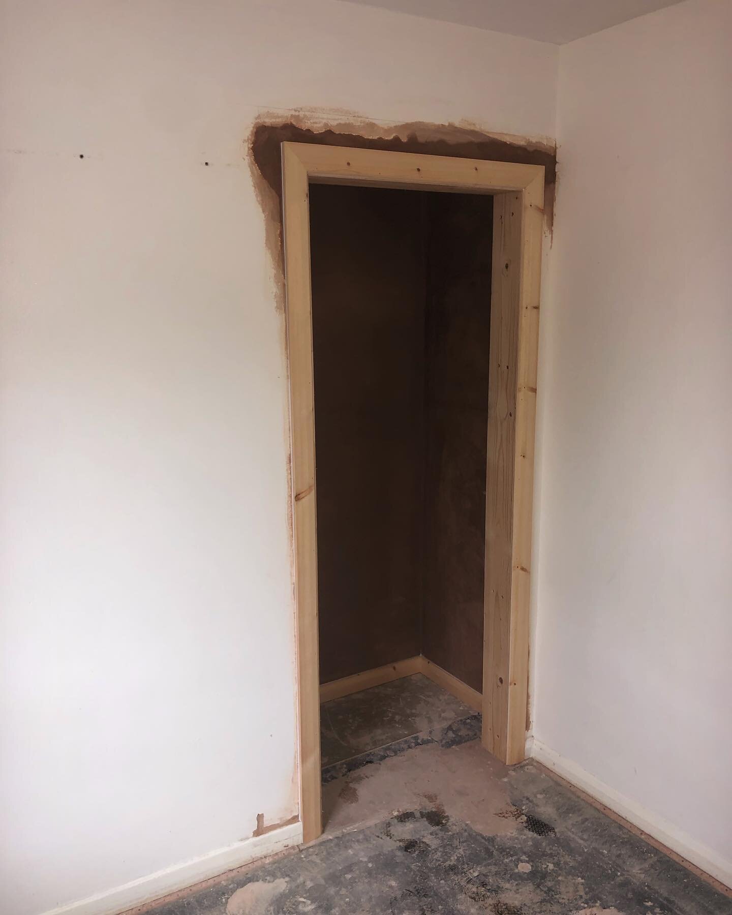 New wardrobe area built by knocking 🔨through this block wall.  Gives the smaller room some much needed storage space.#building #builder #carpenter #carpentry #wardrobe #builtinwardrobe #builtinstorage #storage #plastering #sandrcarpentry #woodwork #