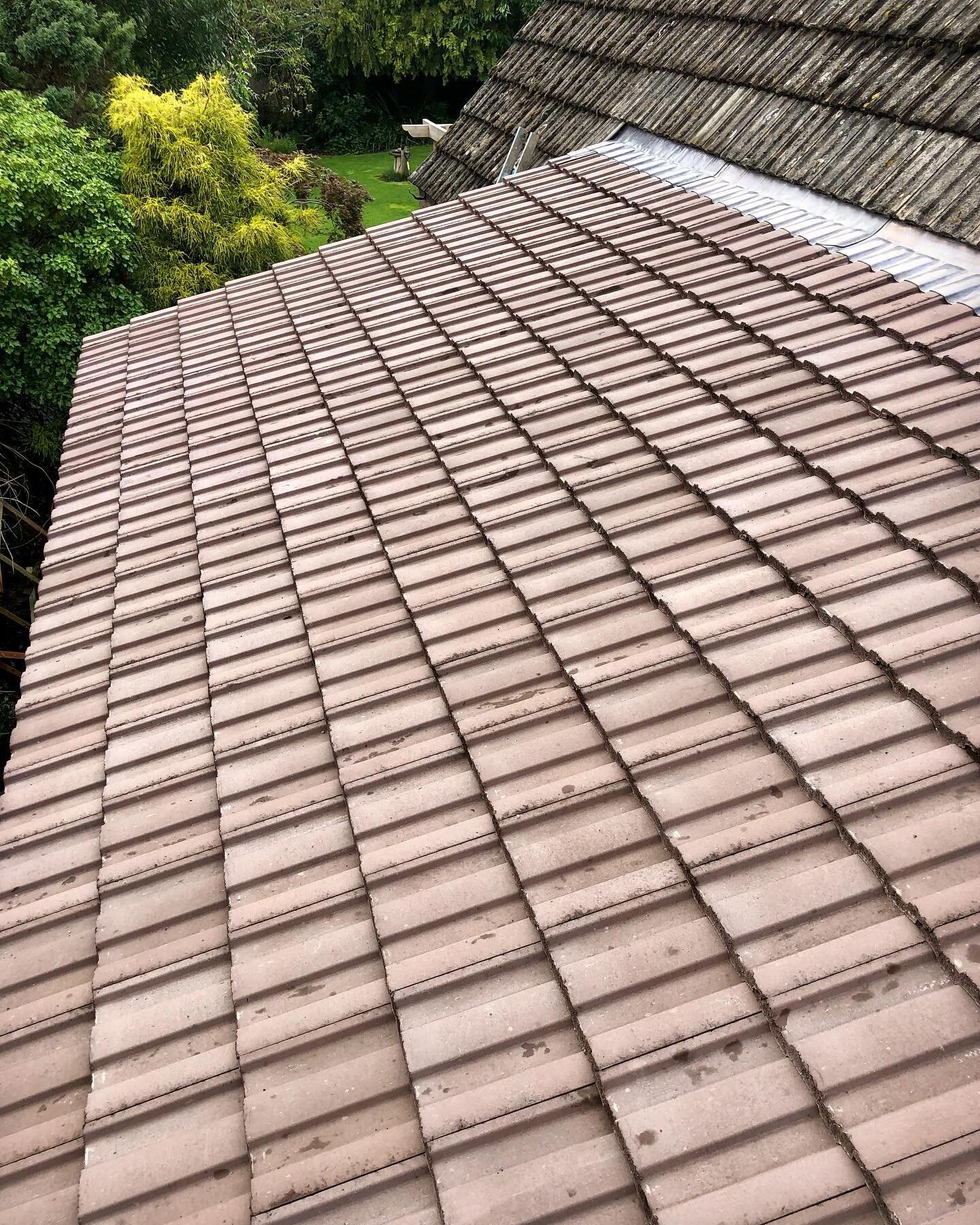 All tiled and flashed in 💪🏽 nice to see a roof through instead of just pitching them and leaving. #roofing #roof #lead #leadflashing #leadporn #carpentry #building #extension #leanto #cutroof #devon #sandrcarpentry