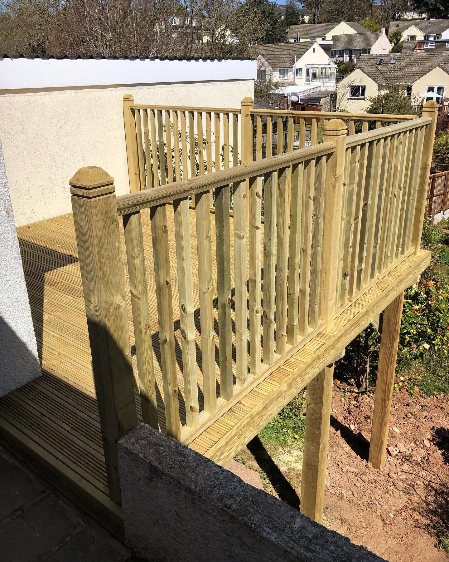 Raised decking completed with the help of @exetercarpentrysolutions . .  #decking #deck #deckingideas #raiseddeck #garden #deckdesign #carpentry #carpenter #sandrcarpentry #devon