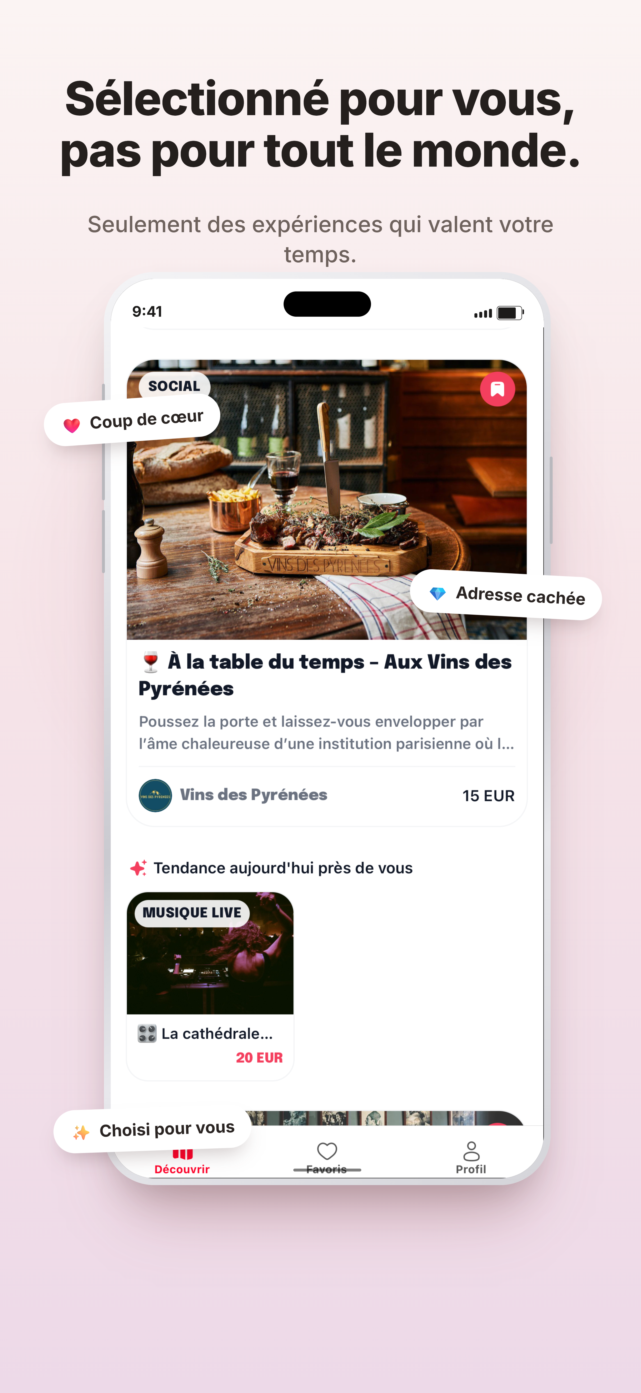Capture d'écran d'une application mobile affichant des recommandations et des expériences de dégustation de vins, avec une image centrale d'un plat de viande et de vins, entourée de commentaires et de catégories comme 'Coup de cœur' et 'Adresse cachée'.