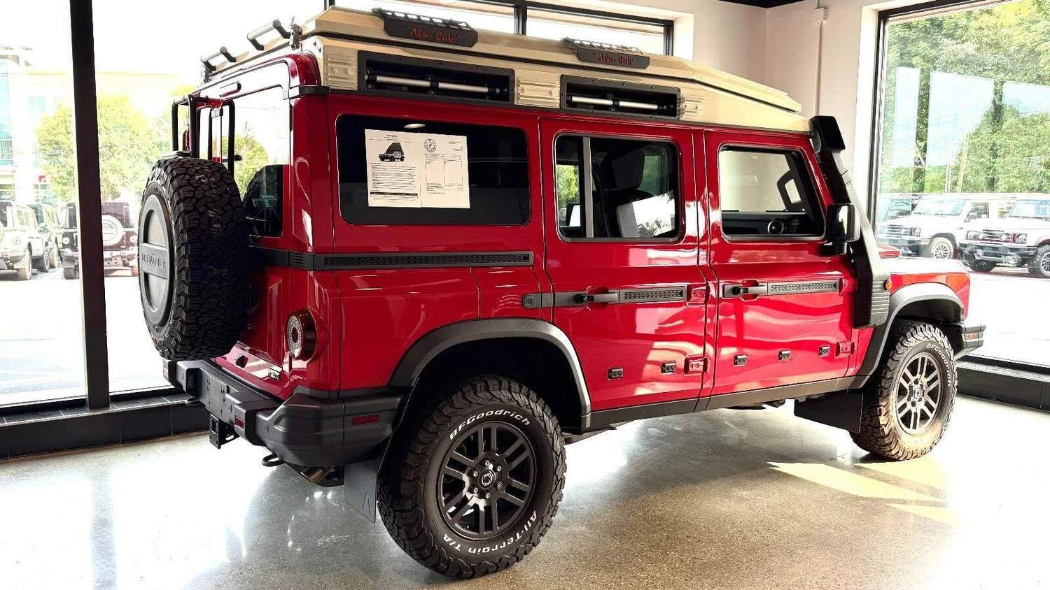 Rear three-quarter with roof closed