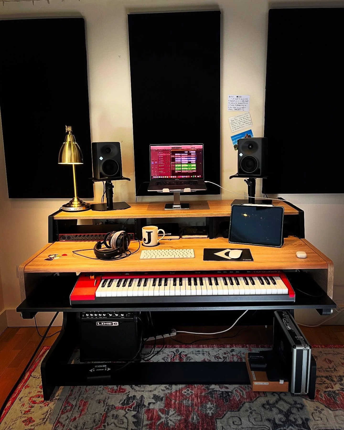 A fancy studio desk makes everything sound better&hellip; right?

@zaorfurniture  #MusicStudio #RecordingStudio #StudioLife #MusicProducer #HomeStudio #StudioSetup #MixingAndMastering #MusicProduction #ProducerLife #StudioGear #Zaor #StudioDesk #Work