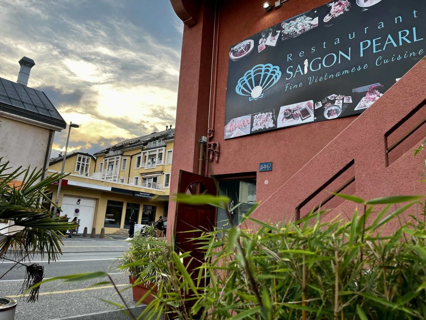 Our first dinner...we walked several kilometers from Mies, along Route de Suisse, and found this great Vietnamese restaurant located in Versoix. This was the start of our "great walk," which came in at a total of 57 miles for the entire trip! Baby ne