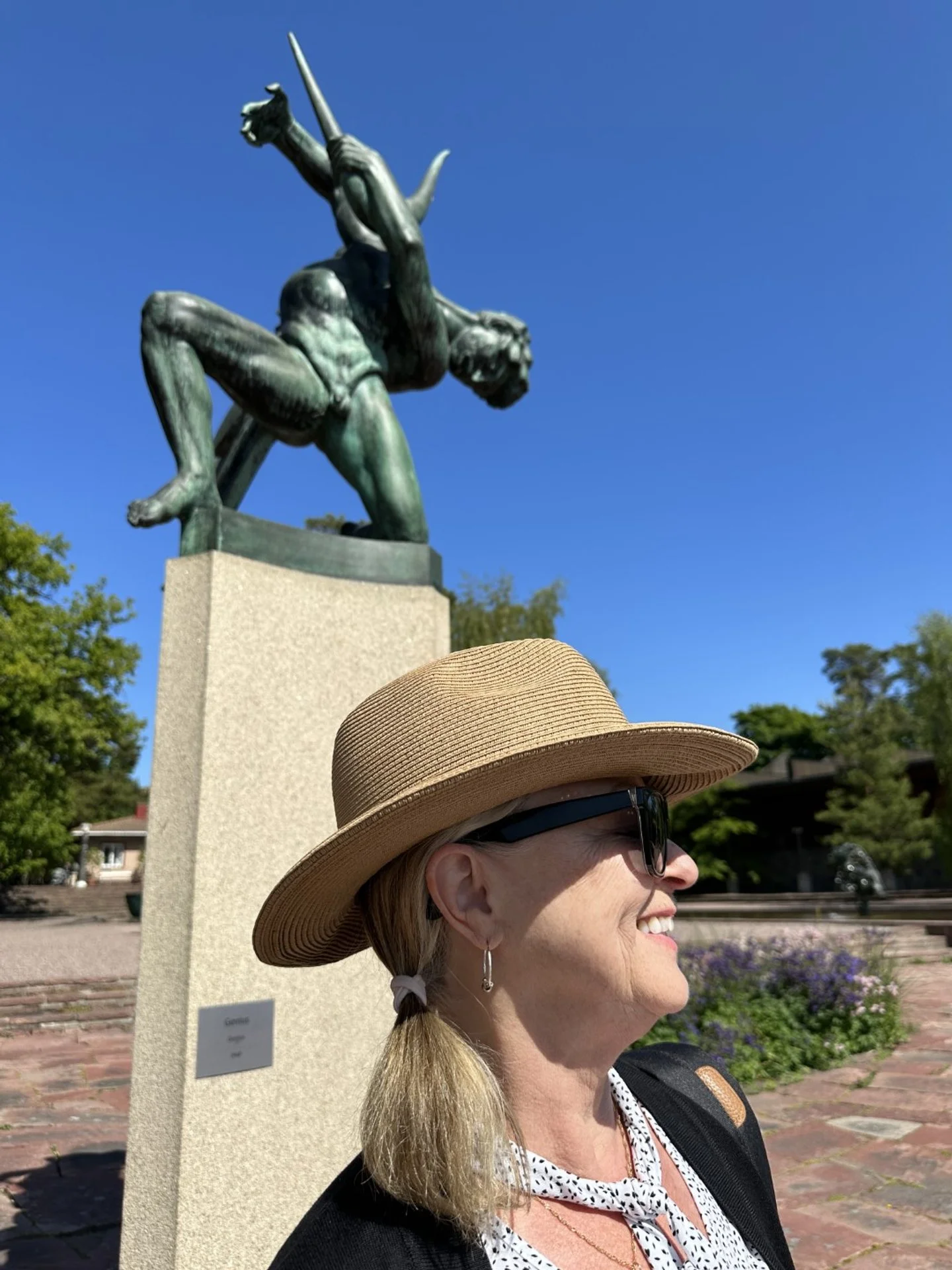 6.11 Linda Milles Garden.JPG