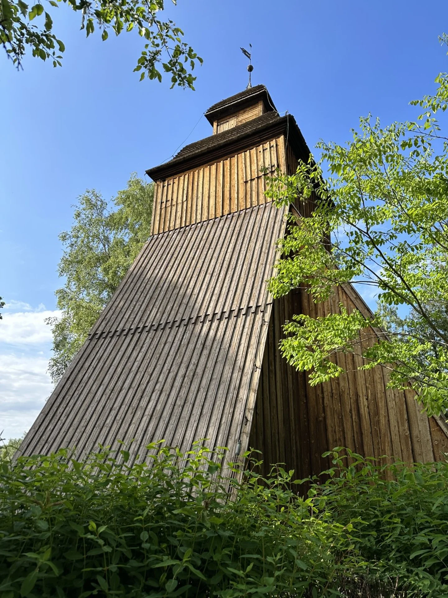 Dandryd Church Outside (Large).JPG
