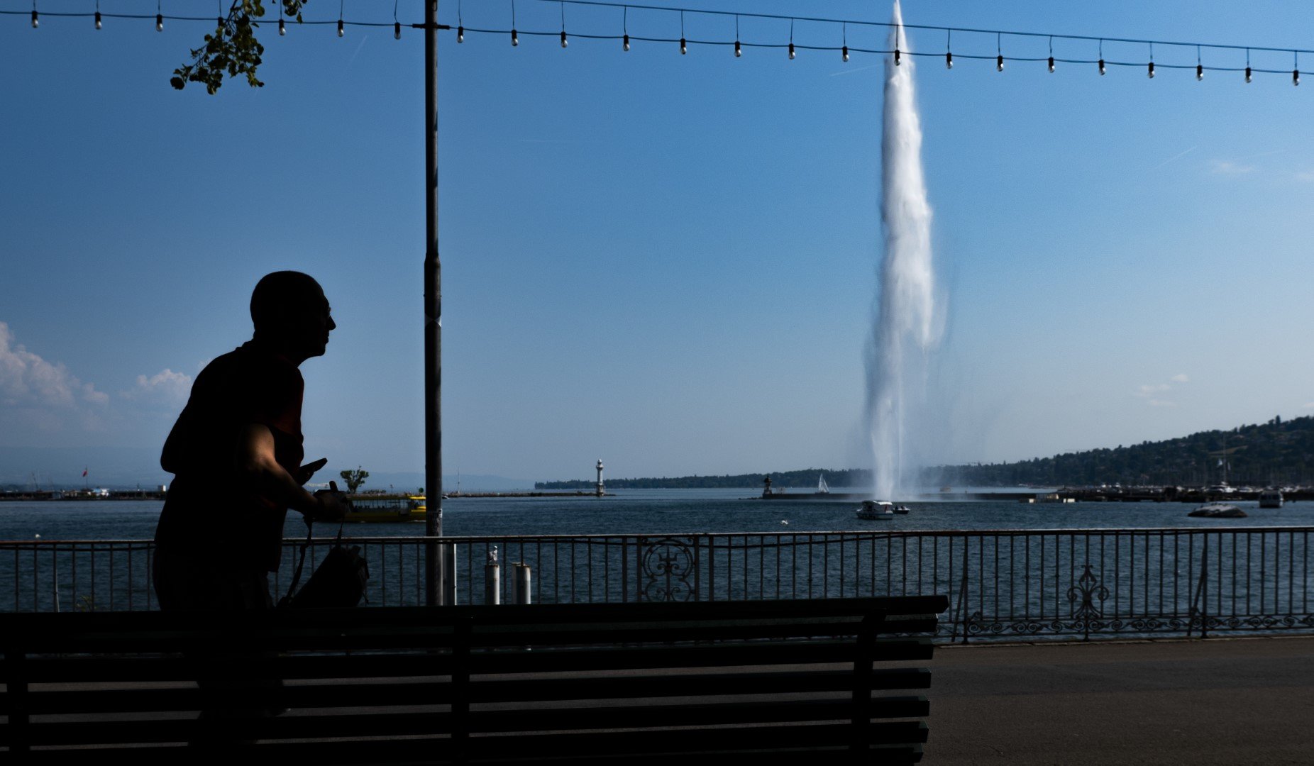 Silhouette_Jet d'eau (Large).jpg