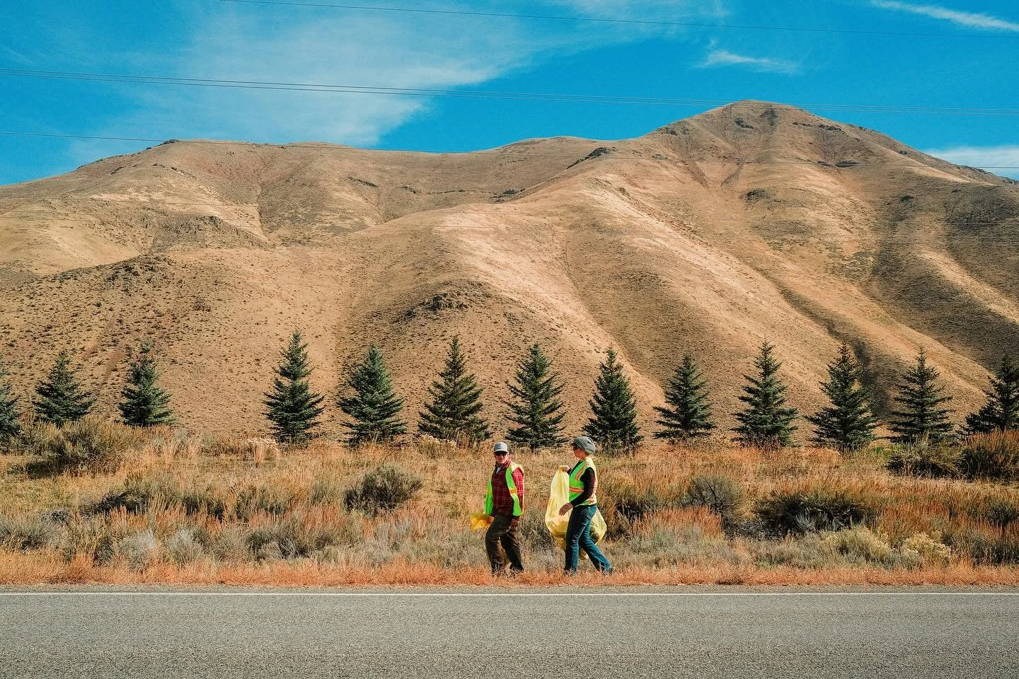 Looking for a quick volunteer opportunity before winter sets in? 
Join us next Sunday at 10:00 AM for our Fall Road Cleanup along Gannett!
We’ll provide all the materials, you just bring yourself and maybe a friend. It usually takes a little