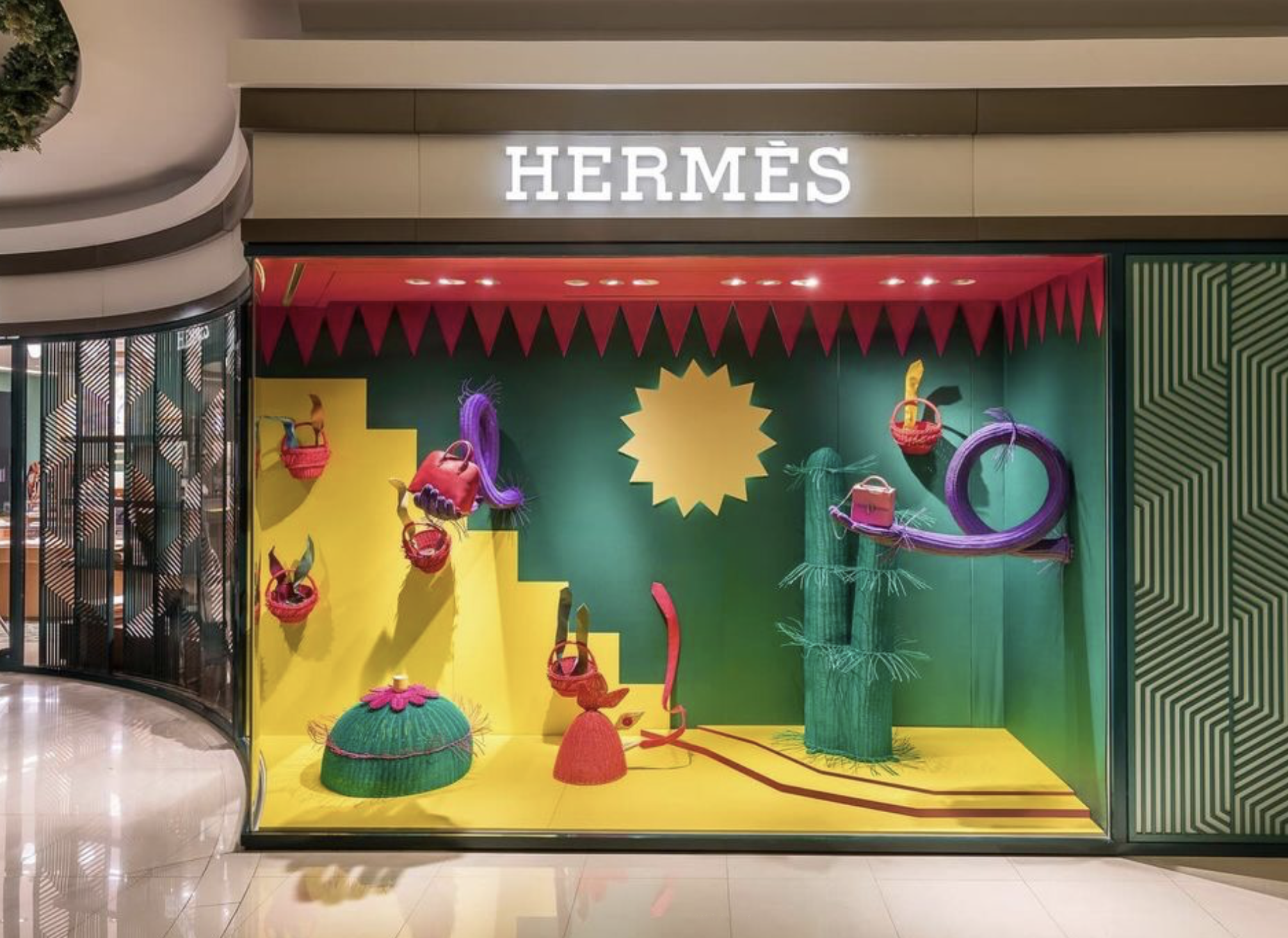 HERMES WINDOW. 2023.