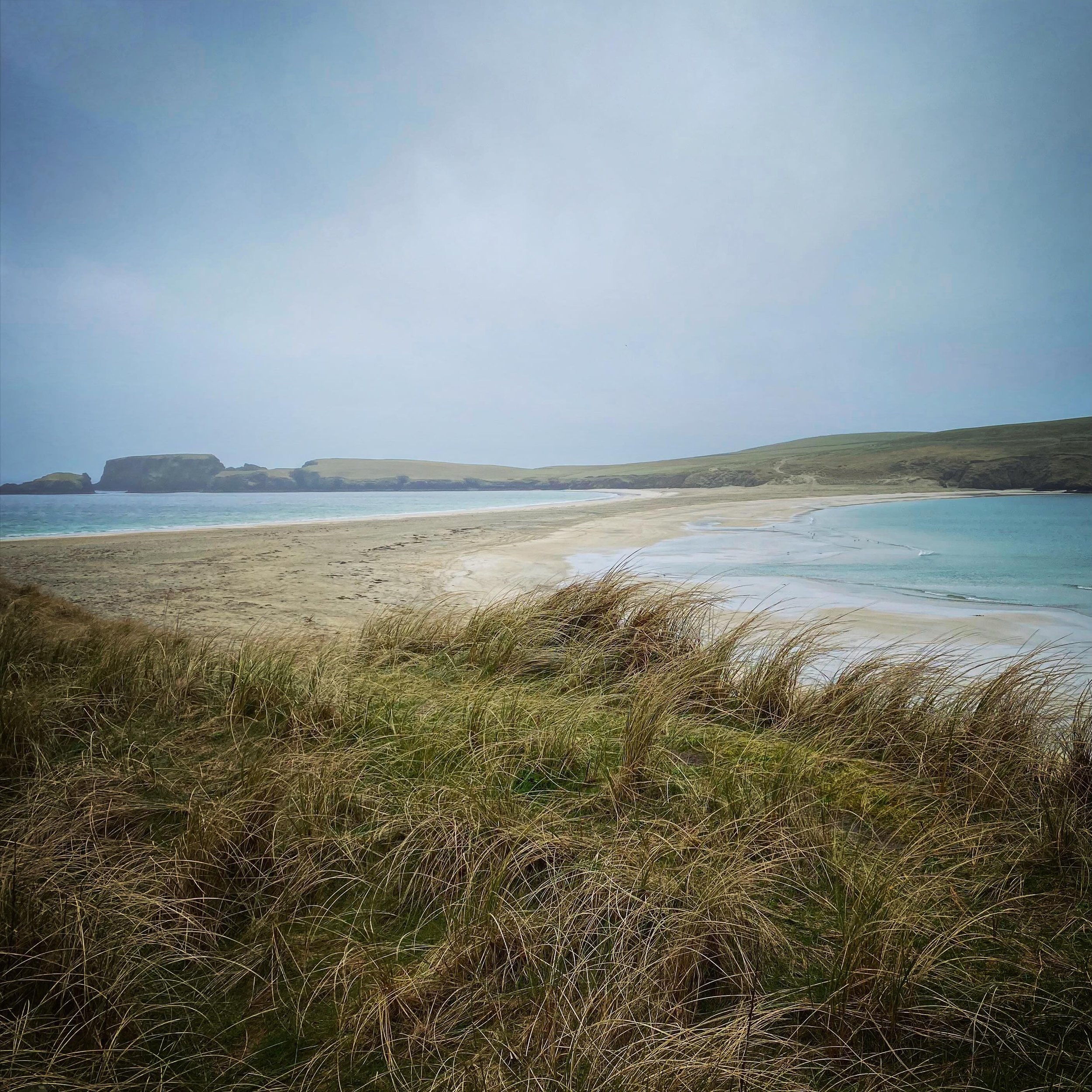 Tombolo. #padeapix #stniniansisle #stninians #beach #tombolo #shetland #northernisles #landscapephotography