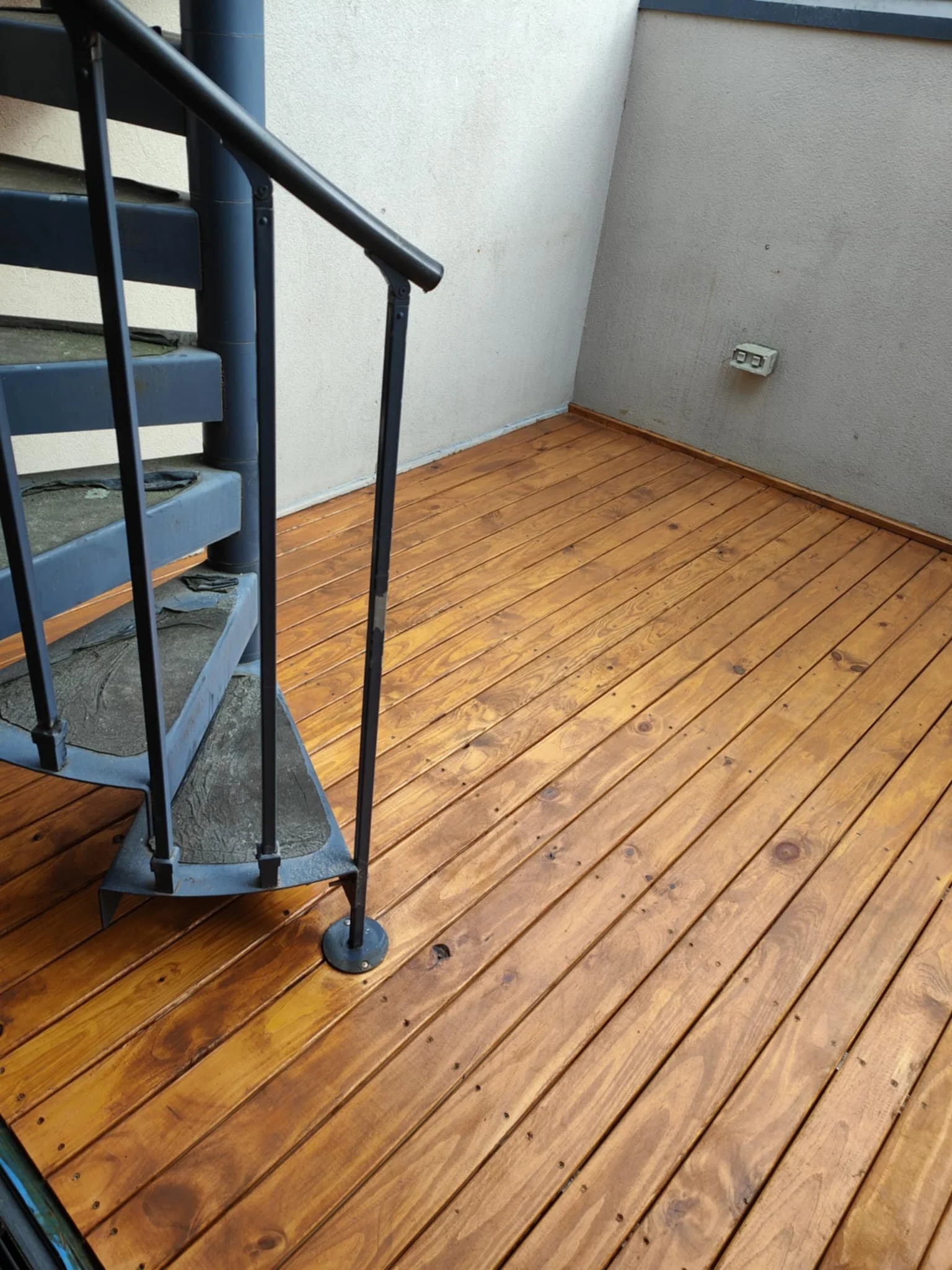 Merbau decking. Would work ideas skilled carpenters. Carpenter near me. Carpenters in Emu Heights. Deck Builder emu heights creating beautiful decking near you. 