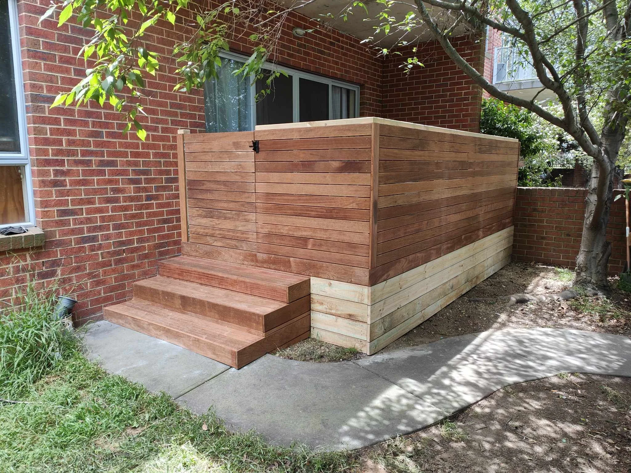 Raised decking with enclosed screened area. Custom steps and built in gate for easy access. Located in Blaxland. Would work ideas free quoting in Springwood and surrounds. 