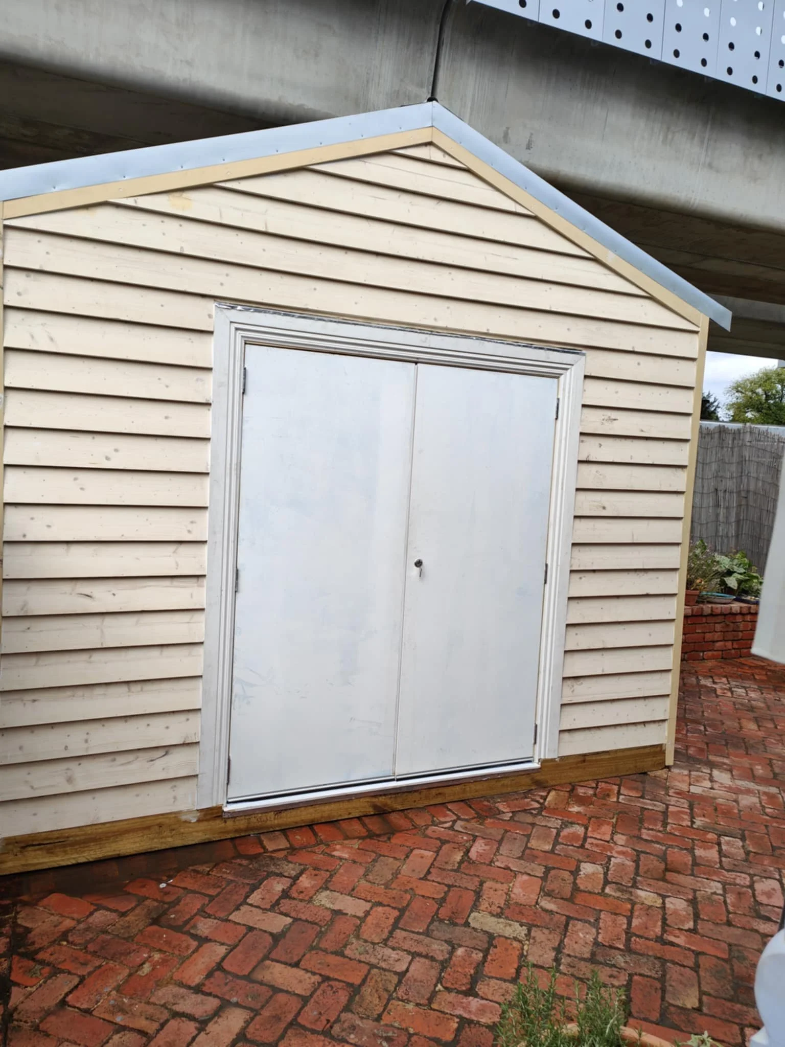 Shed design and finish by Would Work Ideas, qualified carpenter and skilled decking tradesman. Decking builder and carpenter near the blue mountains. 