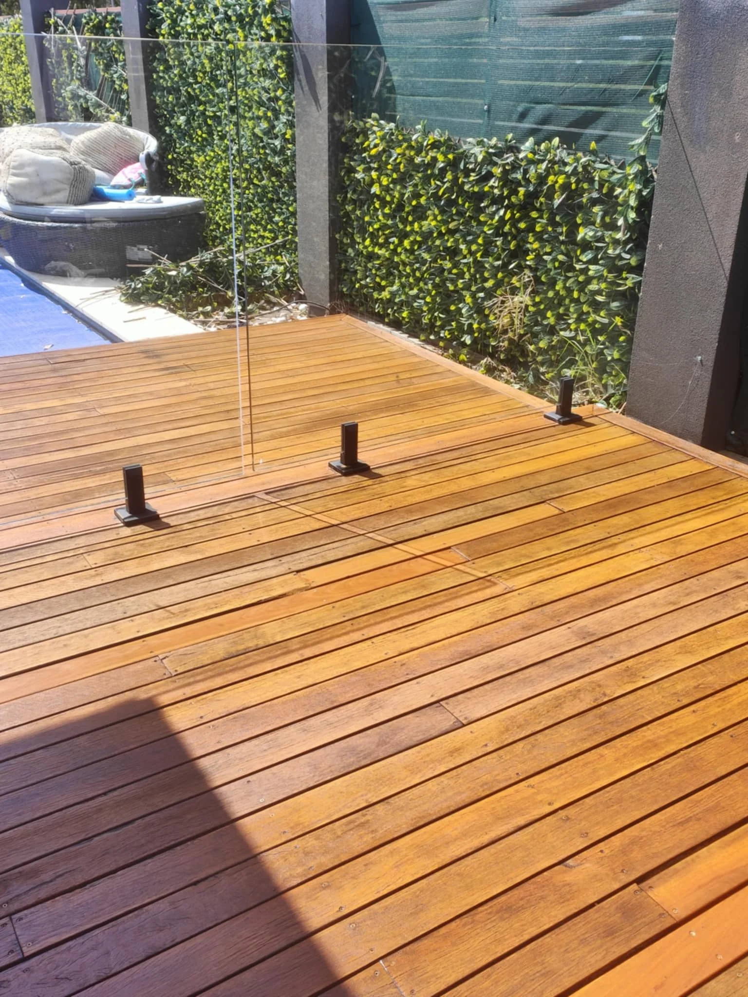 Timber spotted gum restoration project for decking builder in the blue mountains. Sanding and oiling to restore this deck in Cranebrook. Western Sydney Decking Builder. 