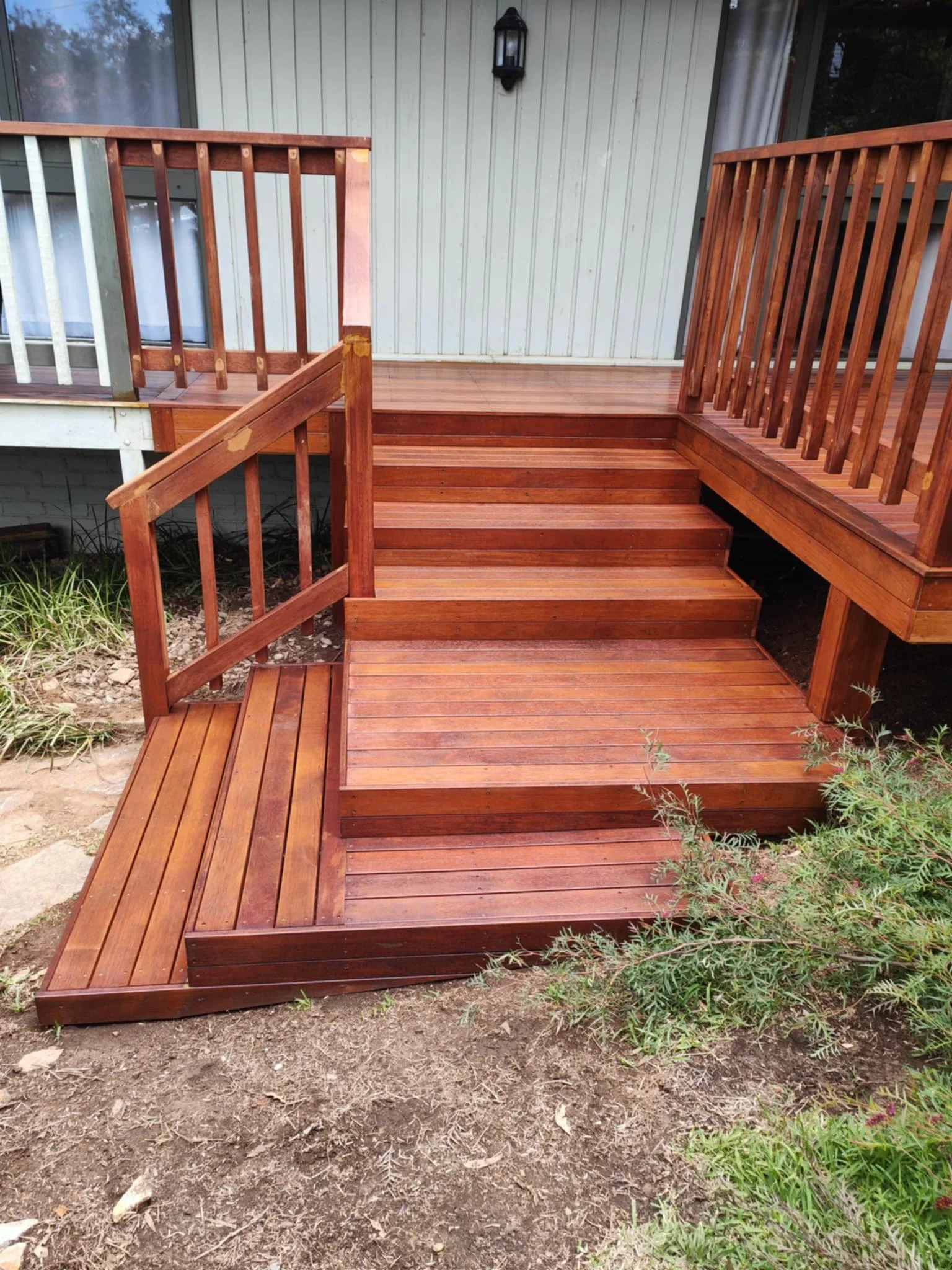 Custom carpentry and steps for this decking job in the lower blue mountains. 