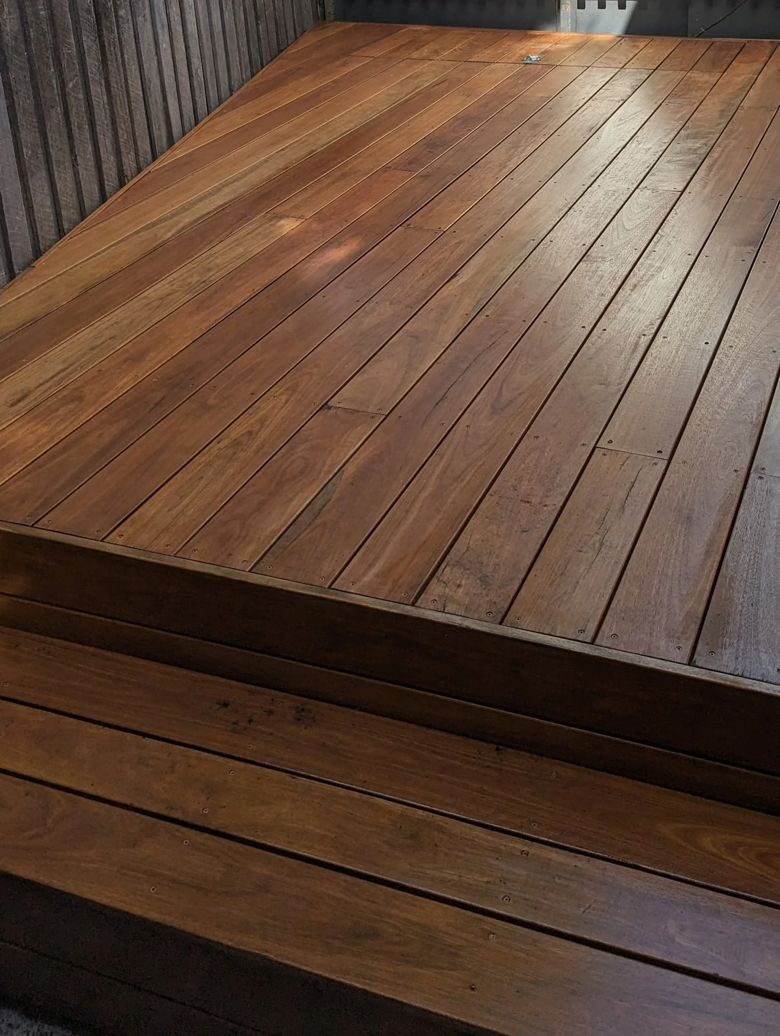 Outdoor decking restortation. Decking in coburg, pascoe vale, northcote, pascoe vale south, brunswick, brunswick west, coburg north, thornbury decking and small home renovations.