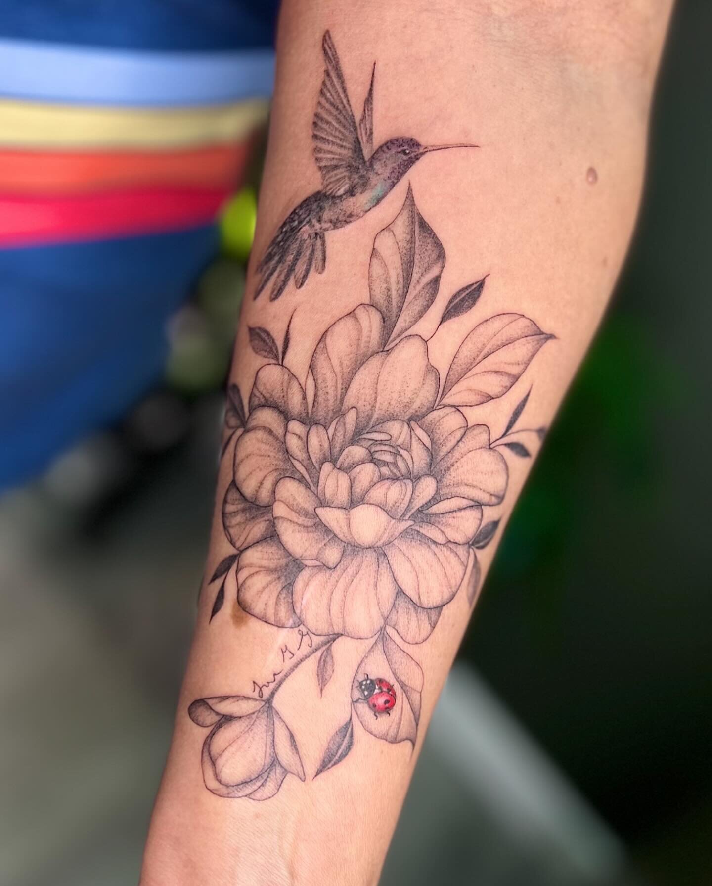 This lovely memorial piece was done for my client to remember her grandmother 💜🐞 we added pops of color in the hummingbird and ladybug so they pop

Now booking for May-June. Use the link in my bio to my website to find out how to fill out a tattoo 