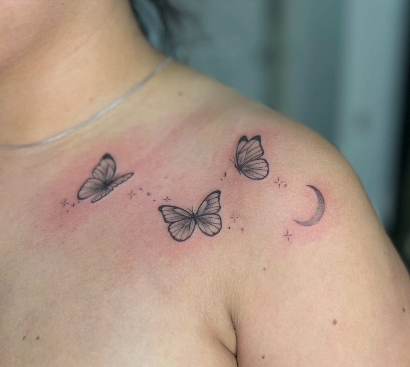 Cute lil butterflies on Diana&rsquo;s collarbone 🦋

Now booking for May-June. Use the link in my bio to my website to find out how to fill out a tattoo booking form 🖤
Chevelletattoos.com 

Tattoo time: 1 hour 
Ink: @dynamiccolor @eternalink 
Machin