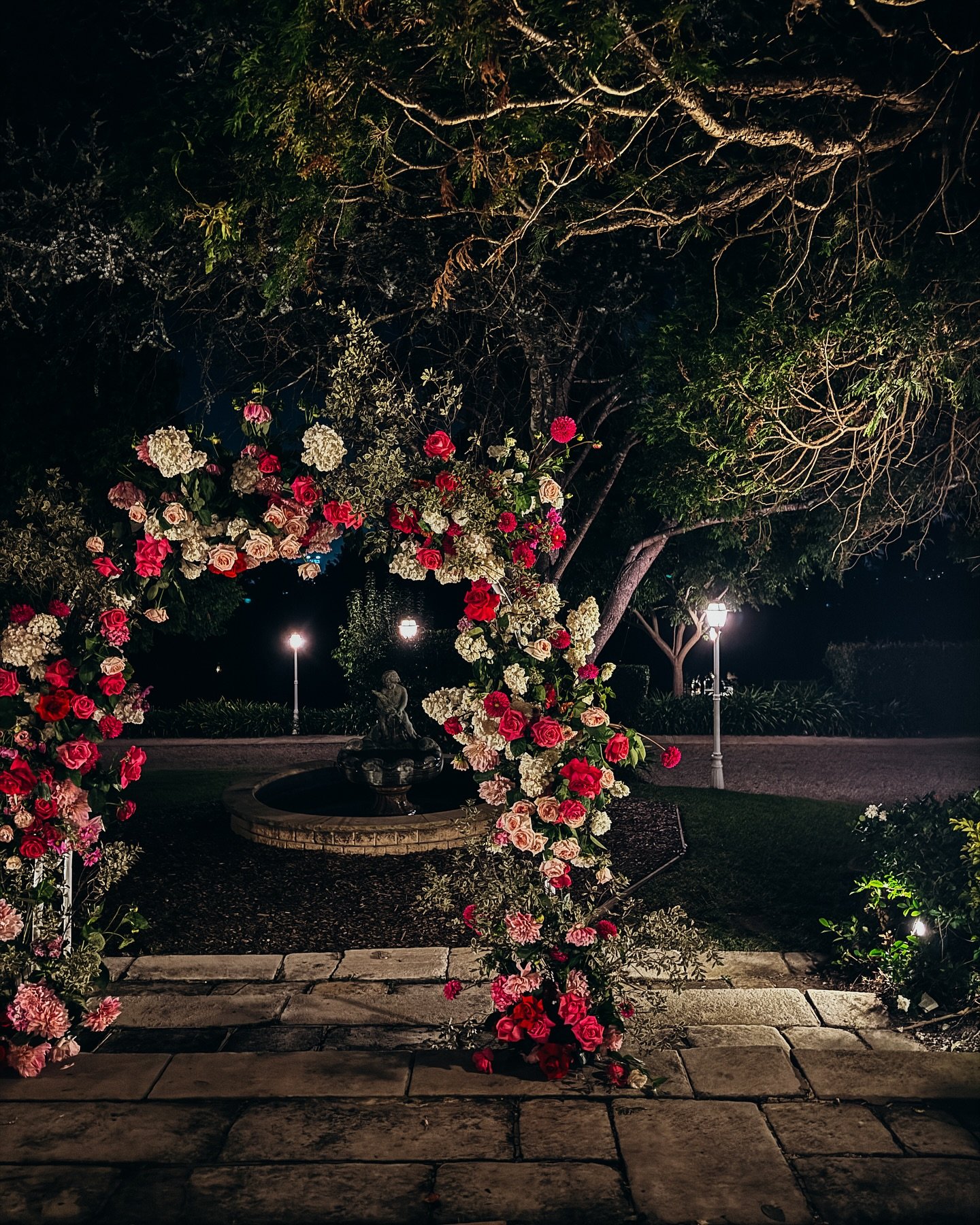 night and day 

{for Elise &amp; Christian} 

#weddingflowers #sydneyweddings #gardenweddings