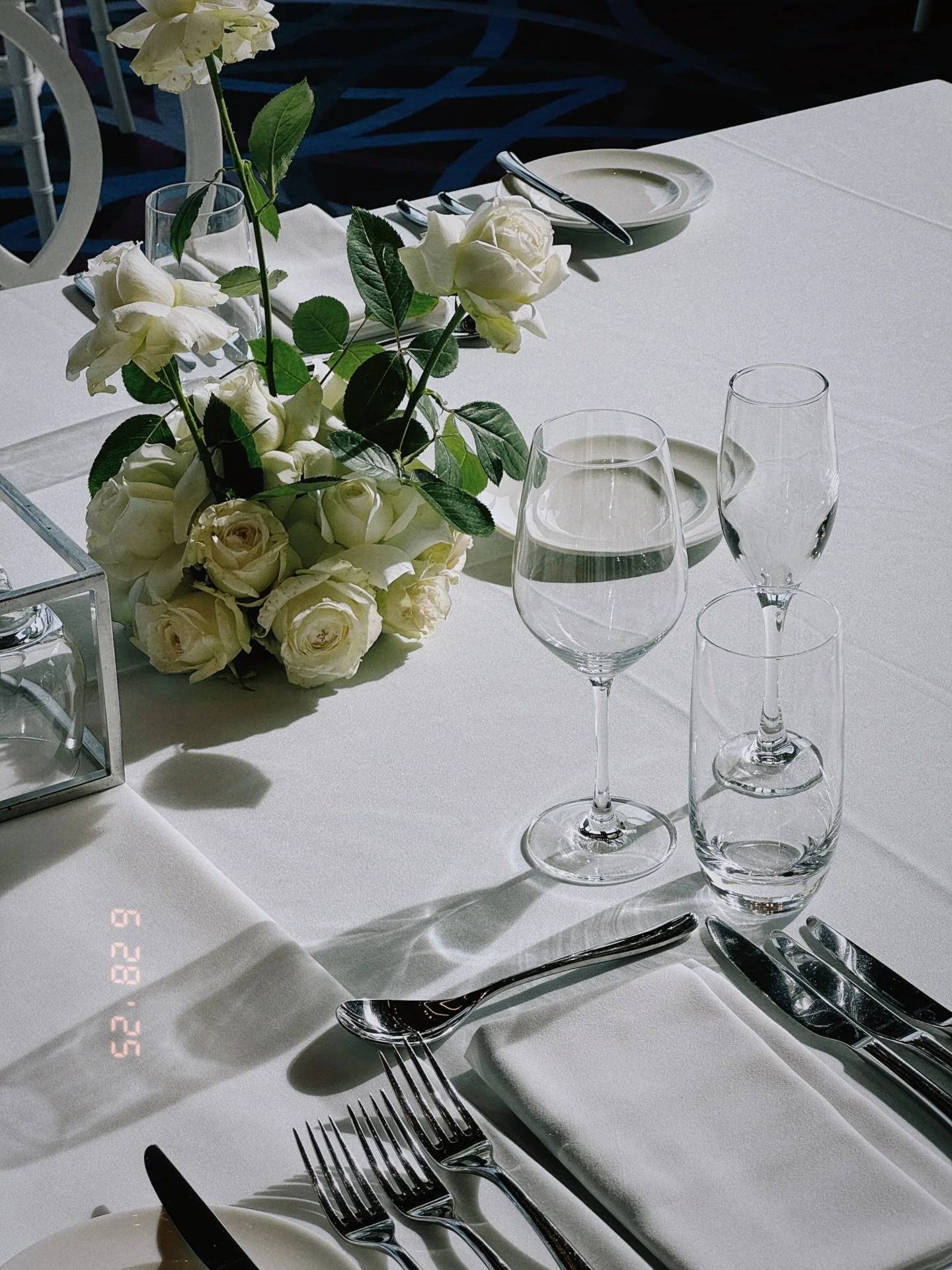 yes, I&rsquo;ve become terrible at sharing my work on the reg {sorry}

yes, Peita and Micheal&rsquo;s winter wedding was full of crispy white details that made my heart beat a little faster {literally}

yes, I&rsquo;m obsessed with fresh tulips {aren