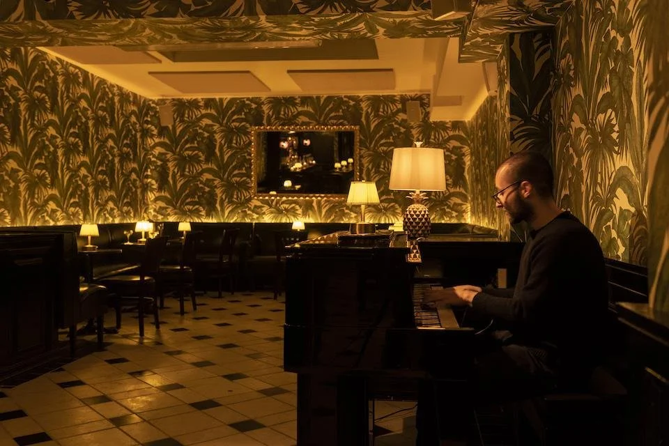 MELODY'S PIANO BAR