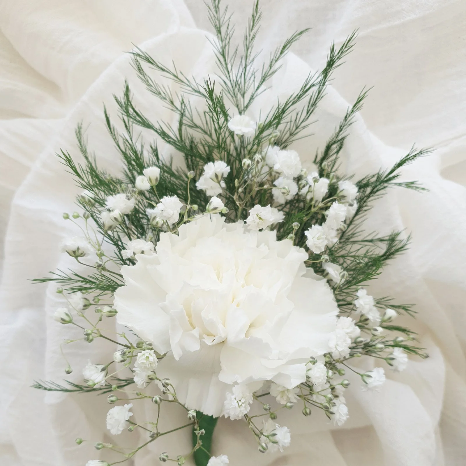 Groom's boutonniere, designed to perfectly match bridal flowers.
