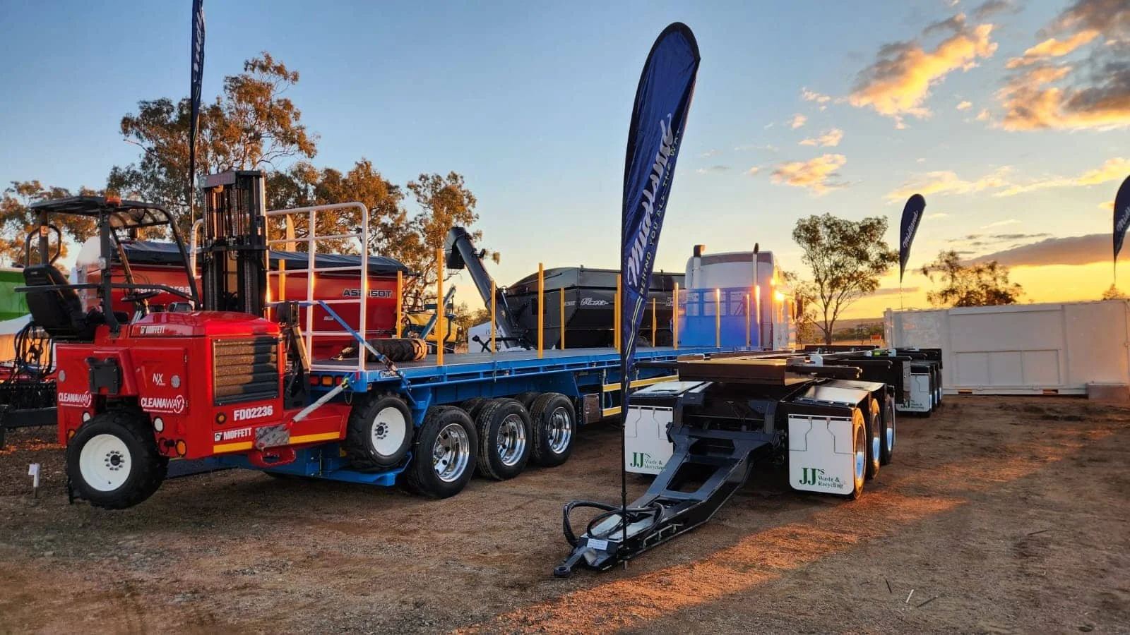 Midland Flat Top Trailer with Crane.jpg (Copy)
