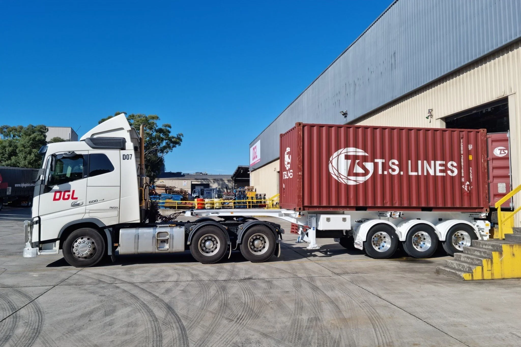 Retractable Skel Trailers